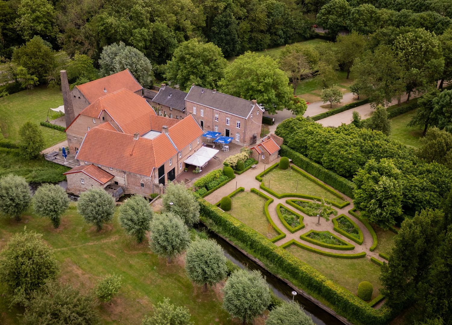 Photos by Jill - trouwfotograaf van het zuiden - trouwlocatie Stadbroekermolen