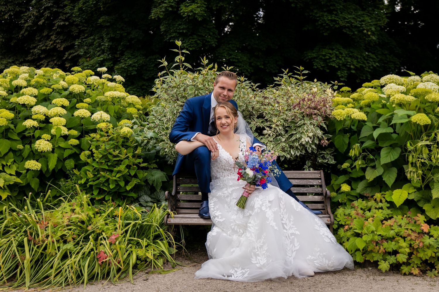 Photos by Jill - Jullie trouwfotograaf voor jullie kleurrijke en tijdloze trouwfoto's - bij het prachtige Tuin de Lage Oorsprong
