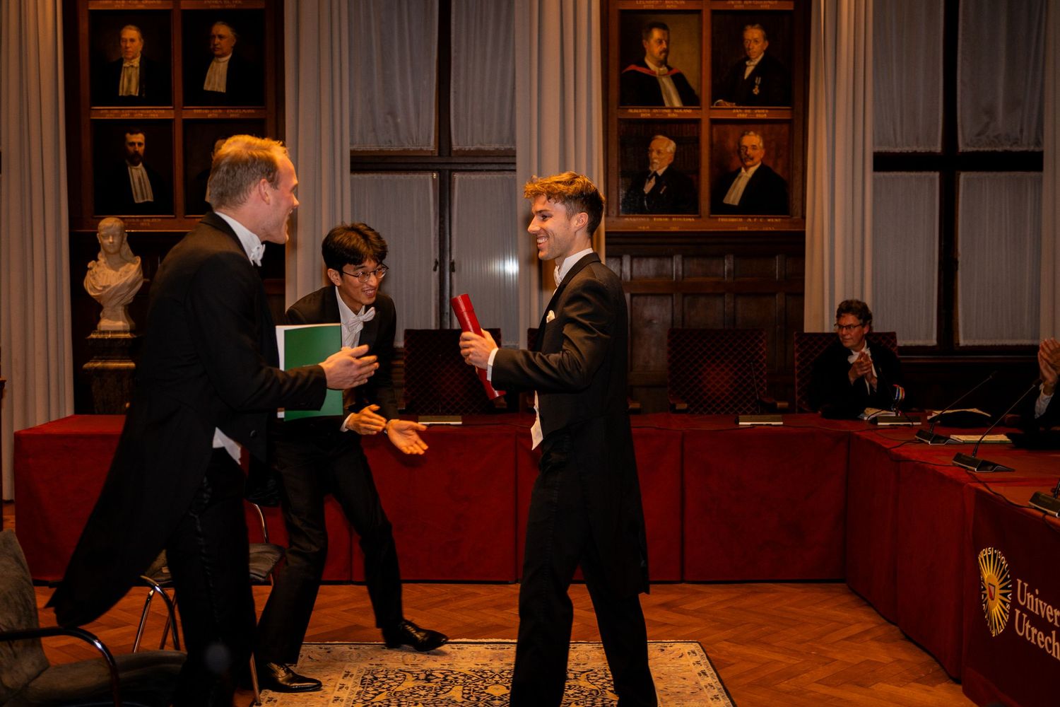 Photos by Jill - En nu een groot feest nadat je PhD verdediging - promotie hebt voldaan - Academiegebouw Universiteit Utrecht
