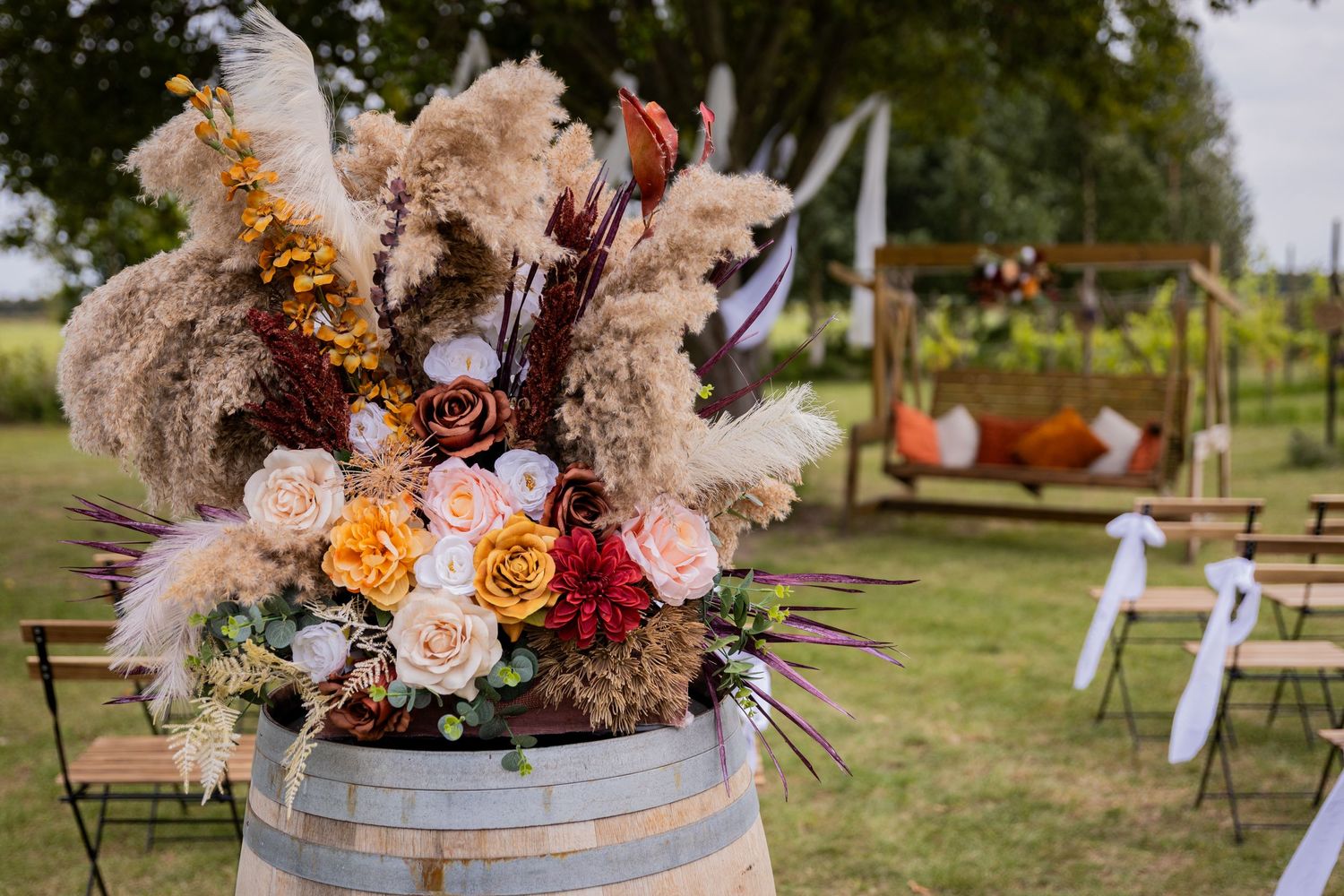 Photos by Jill - trouwfotograaf - Prachtig bloemwerk voor jullie bruiloft: Magical Flower