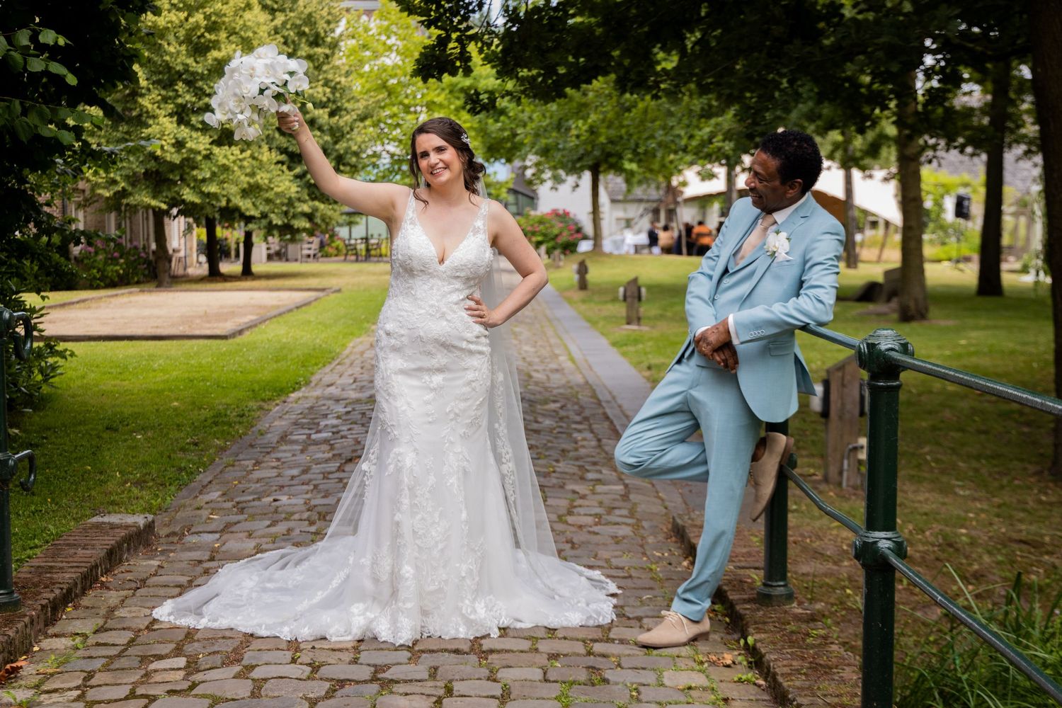 Photos by Jill - trouwfotograaf voor romantische, kleurechte en tijdloze trouwfoto's in Limburg - Chateau de Raay in Venlo
