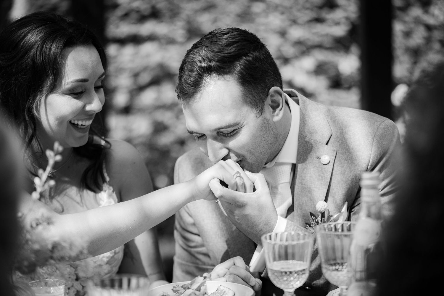 Photos by Jill - Jullie trouwfotograaf die op een onopvallende, tijdloze, romantische wijze met behoud van kleur fotografeert