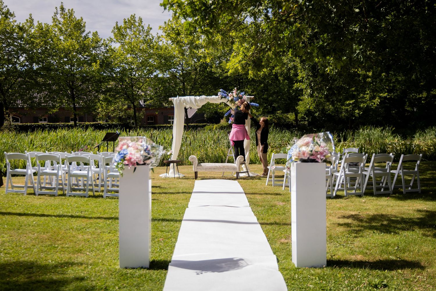 Photos by Jill - trouwfotograaf - Prachtig bloemwerk voor jullie bruiloft: Artiflora in Venlo