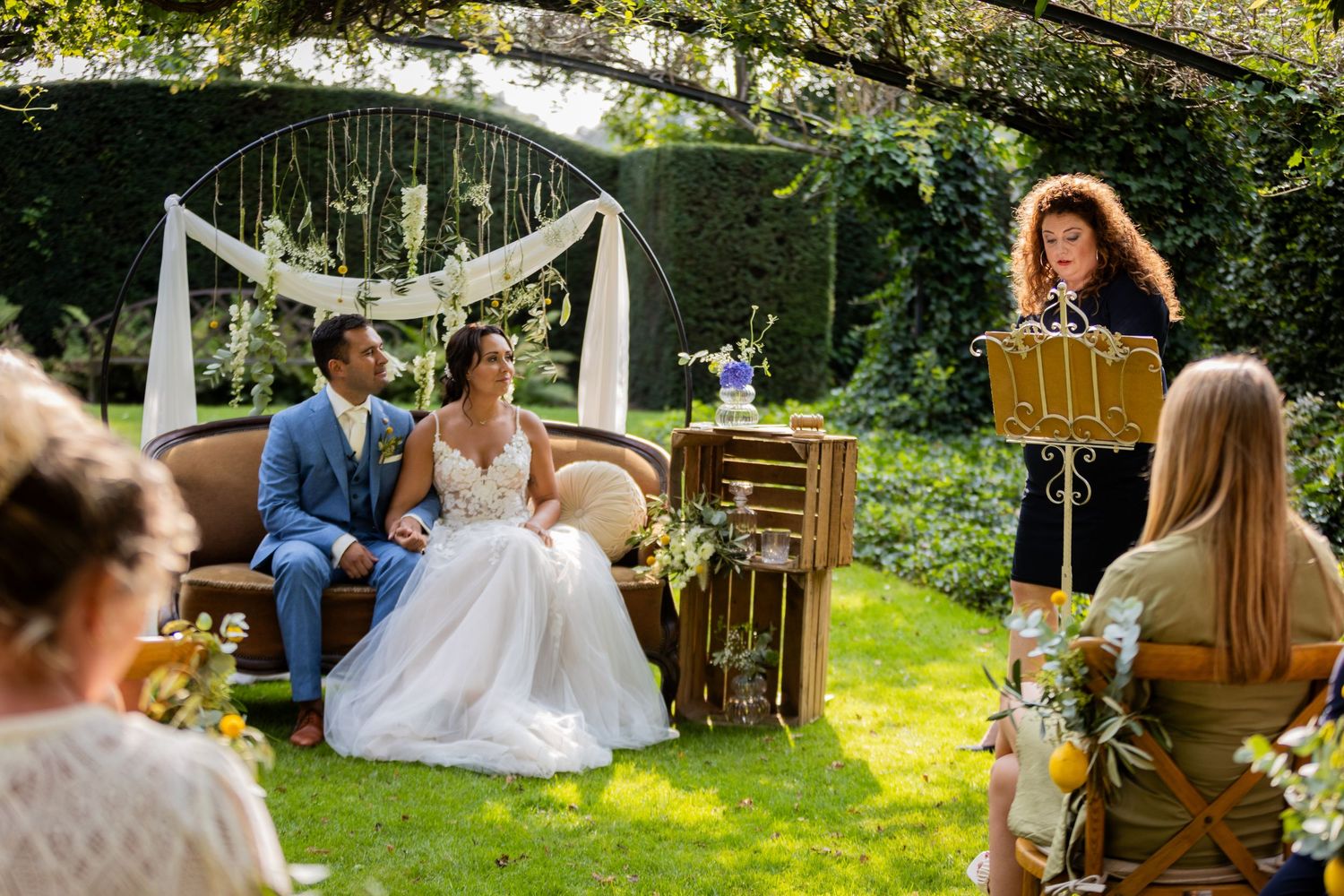 Photos by Jill - Jullie trouwfotograaf die op een onopvallende, tijdloze, romantische wijze met behoud van kleur fotografeert