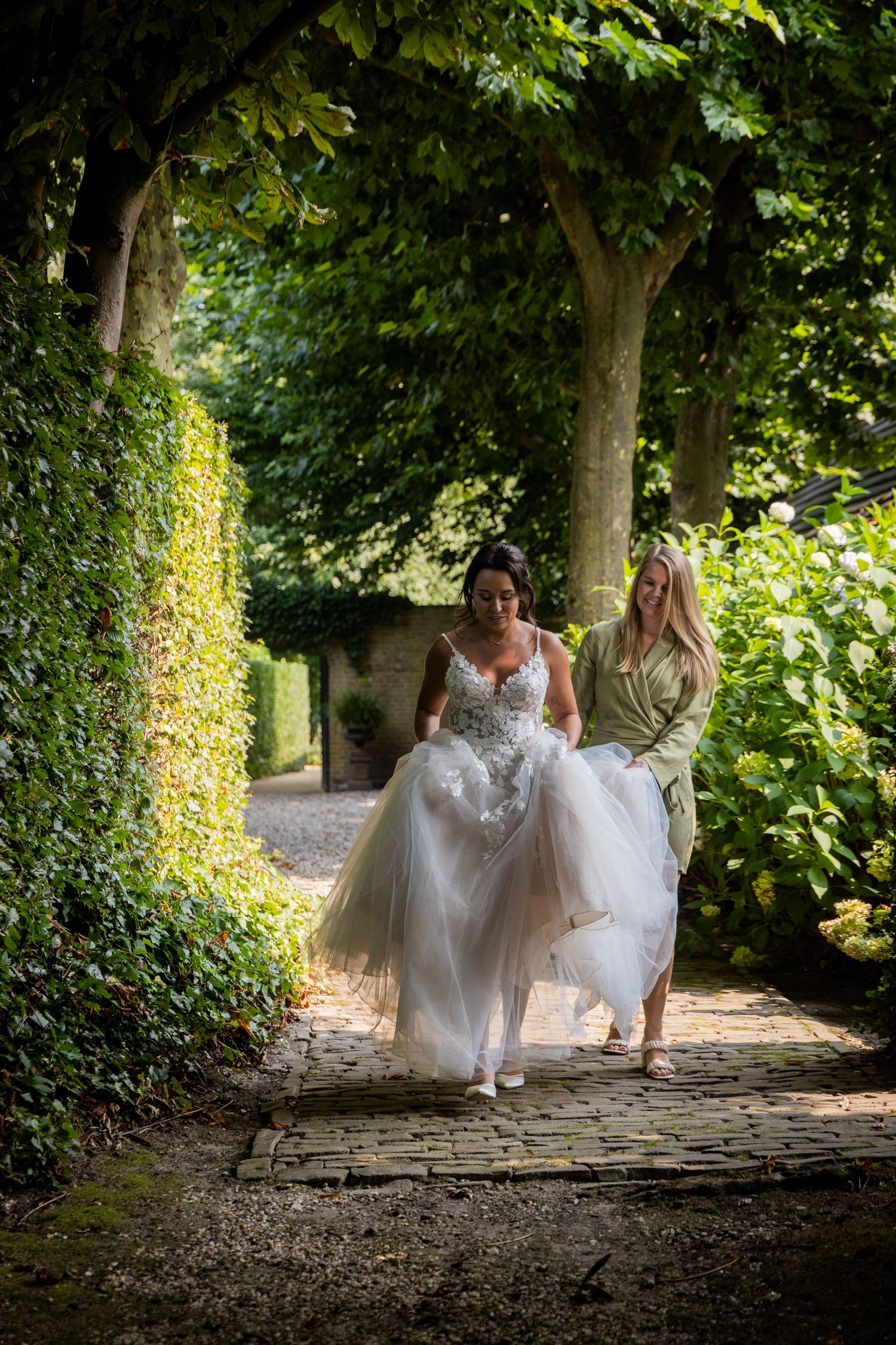 Photos by Jill - Jullie trouwfotograaf die op een onopvallende, tijdloze, romantische wijze met behoud van kleur fotografeert