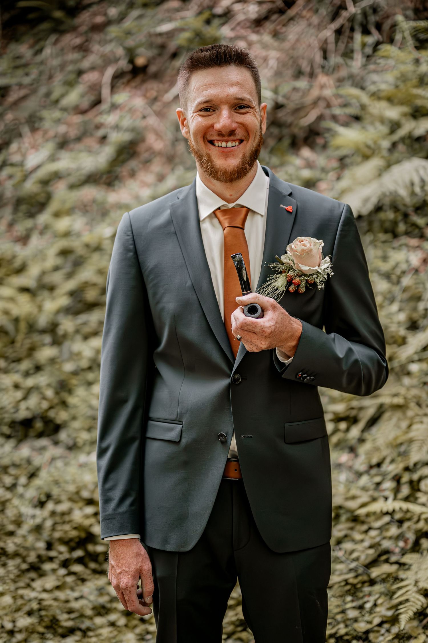 Hochzeit, Pfeife, Hochzeitsfotografie, Hochzeitsfoto, Fotograf, Tabakpfeife, Braut, Brautpaar, Wald, Forever, Heiraten, bräutigam, Ringe