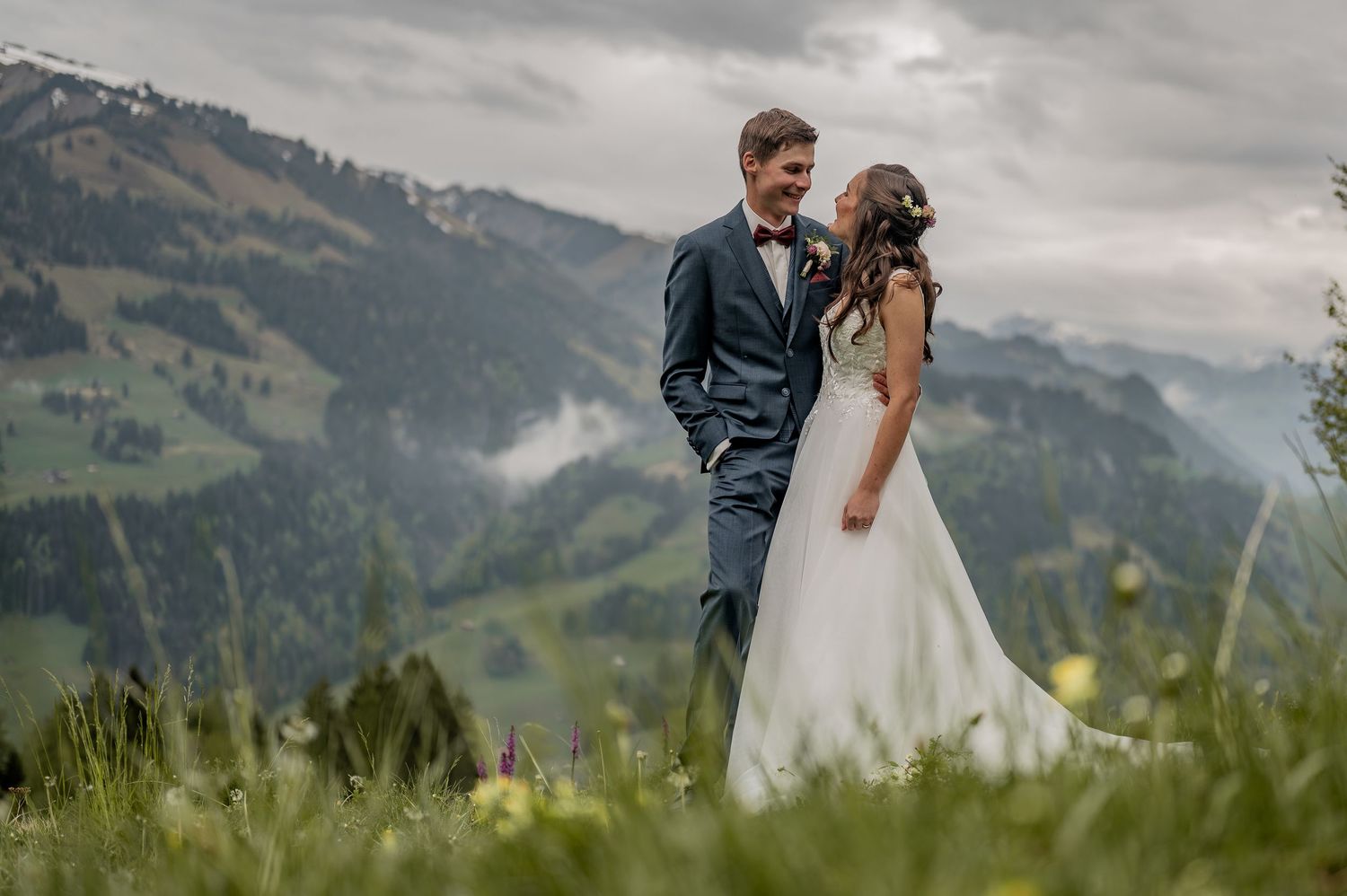 Hochzeit in den Bergen, Hochzeit, Alpen, Schweiz, Berge, Liebe, Heiraten, Love, Berner Oberland, Hochzeitsfotografin, Braut, Bräutigam, Ring