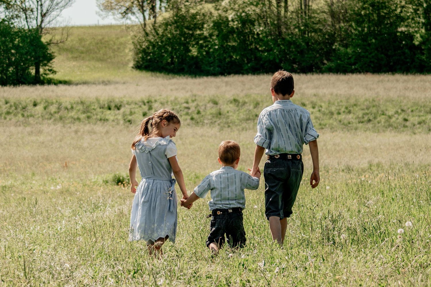 Kinder, Kindershooting, Toggenburg, Kinderfotografie, Shooting, happy, Natur, Photoraphy, happykids,Edelweisshemd, Geschwister, Kinderlachen