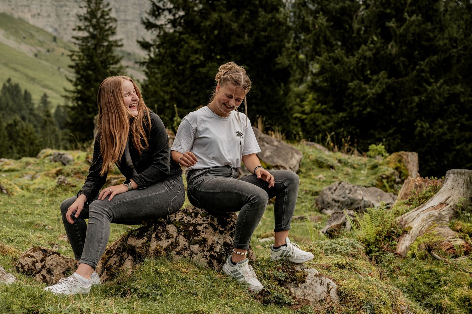 Appenzell, Freundinnen, Freunde, Schwägalp, Freundinnenshooting, Säntis, Appenzellerland, Friends, Lachen, Shooting, Erinnerungen, Freundin
