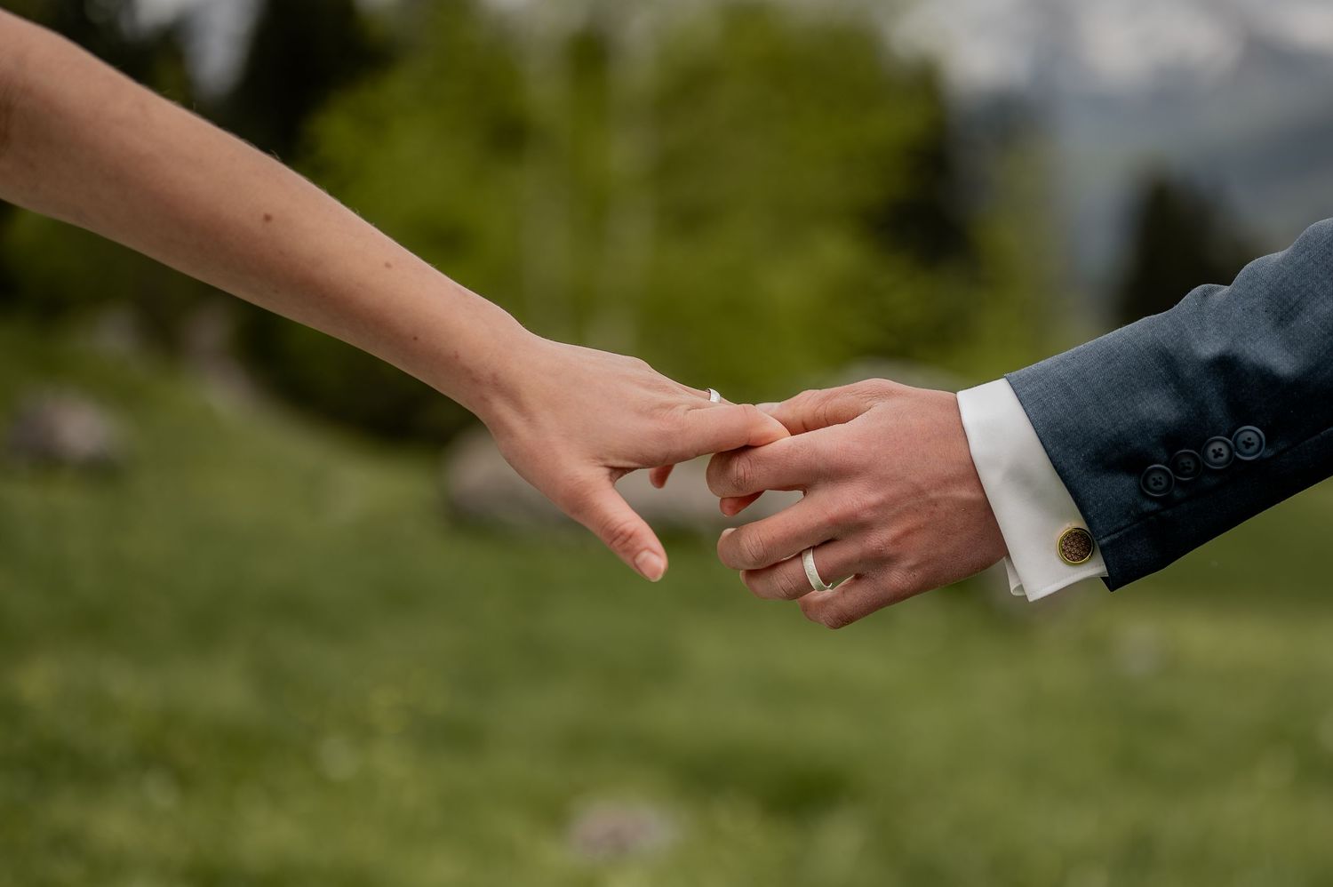 Hochzeit in den Bergen, Hochzeit, Alpen, Schweiz, Berge, Liebe, Heiraten, Love, Berner Oberland, Hochzeitsfotografin, Braut, Bräutigam, Deko