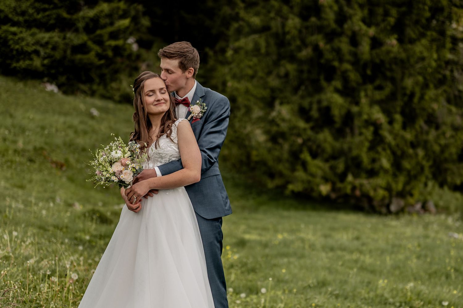 Hochzeit in den Bergen, Hochzeit, Alpen, Schweiz, Berge, Liebe, Heiraten, Love, Berner Oberland, Hochzeitsfotografin, Braut, Bräutigam, Ring