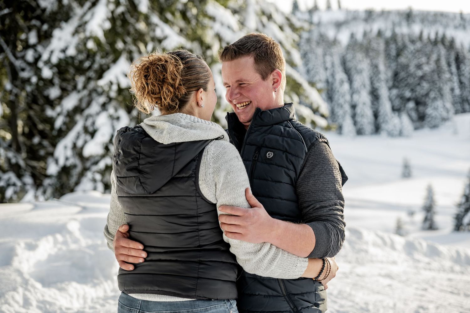 Wintershooting, Paarshooting, Jaunpass, Franjo von Allmen, Campinjaunpass, Schneeshooting, Loveshooting, Liebe, Winterparadies, Gastlosen,