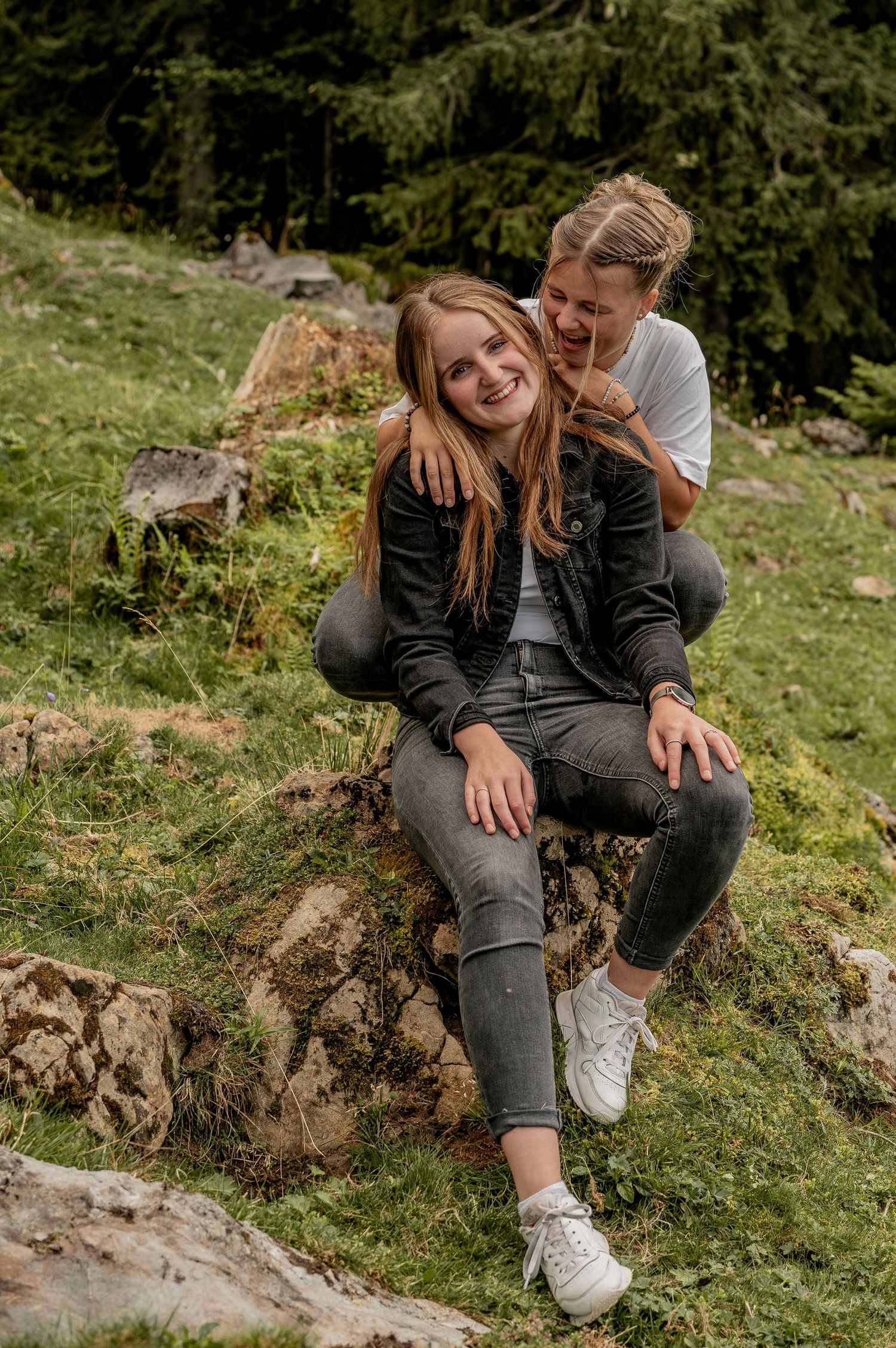 Appenzell, Freundinnen, Freunde, Schwägalp, Freundinnenshooting, Säntis, Appenzellerland, Friends, Lachen, Shooting, Erinnerungen, Freundin
