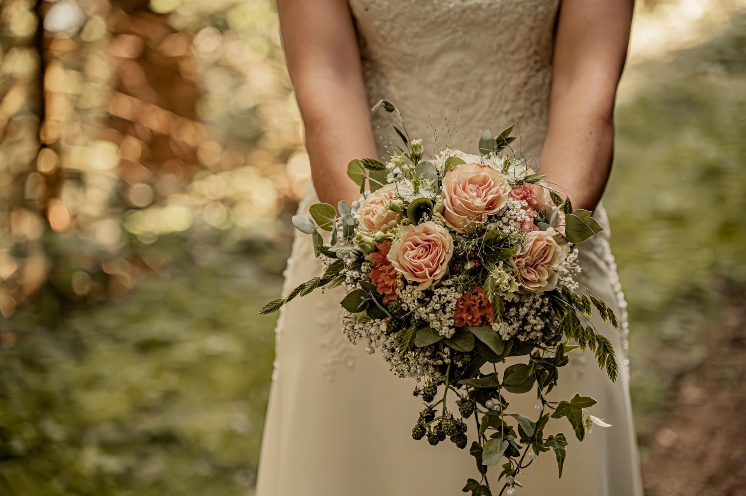 Hochzeit, verlobt, Hochzeitsfotografie, Hochzeitsfoto, Fotograf, Brautstrauss, Braut, Brautpaar, Wald, Forever, Heiraten, bräutigam, Ringe