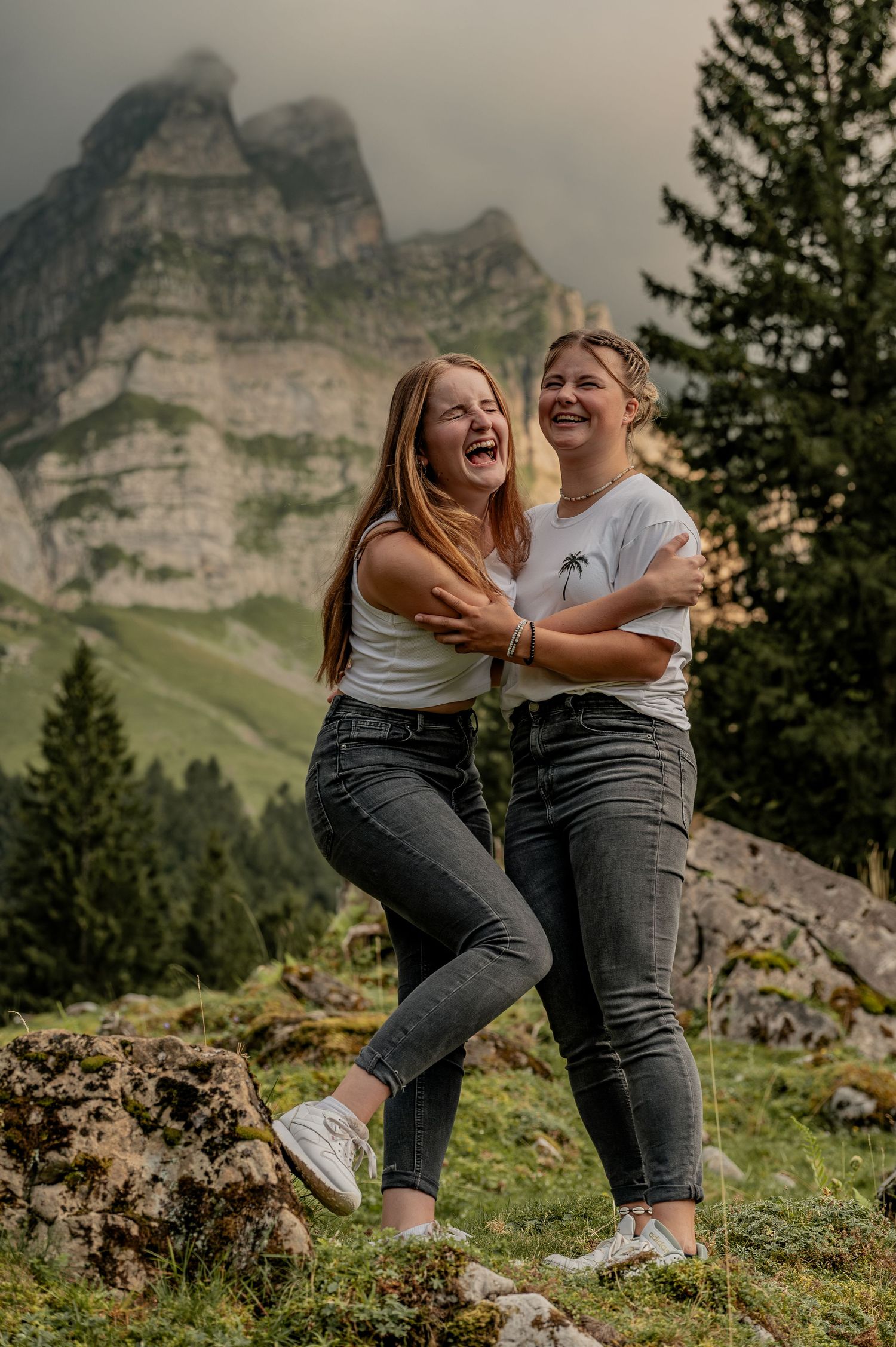 Appenzell, Freundinnen, Freunde, Schwägalp, Freundinnenshooting, Säntis, Appenzellerland, Friends, Lachen, Shooting, Erinnerungen, Freundin