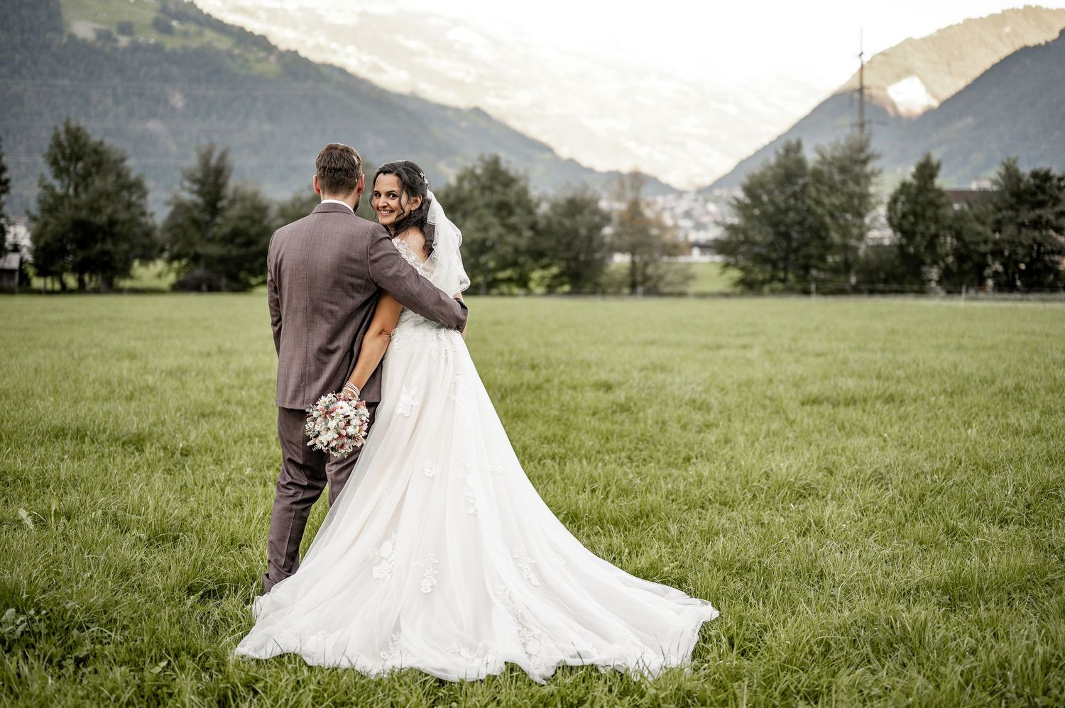 Urchig, Paarshooting, Hochzeitsfoto, Liebe, Love, Shooting, Fotoshooting, Hochzeitsshooting, Hochzeitsfotograf, Fotograf, Natur, Braut, Uri