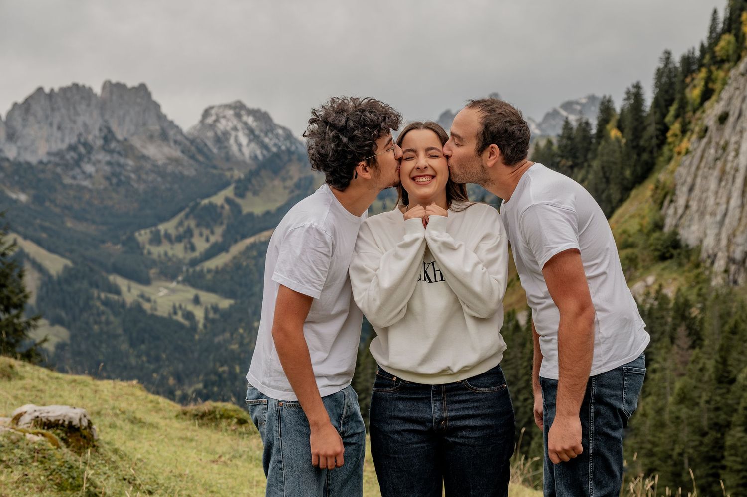 Familieshooting,Gastlosen Berge, Hund, Family, Familie, Shooting, Geschwister, Natur, freiburg, jaun,Heimat, Shootingtag, Eltern, Ehe, happy