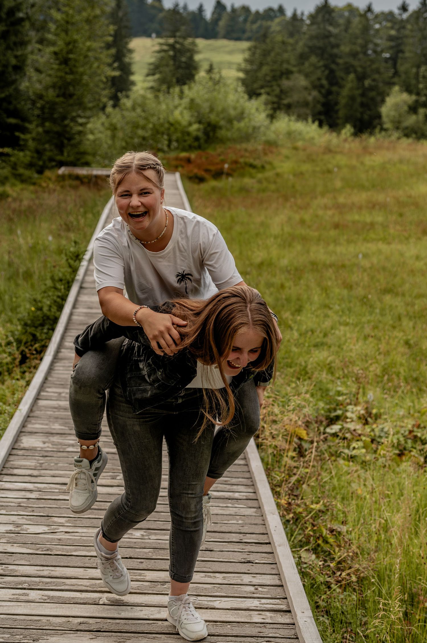 Appenzell, Freundinnen, Freunde, Schwägalp, Freundinnenshooting, Säntis, Appenzellerland, Friends, Lachen, Shooting, Erinnerungen, Freundin