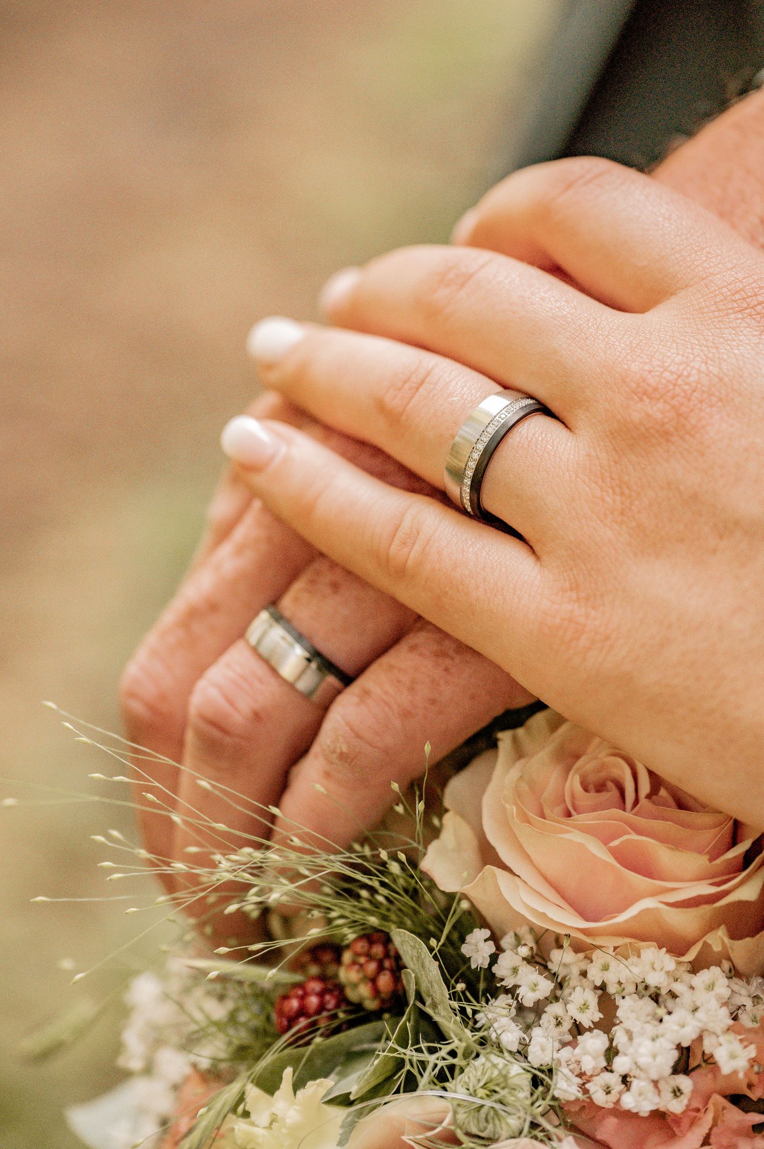 Hochzeit, verlobt, Hochzeitsfotografie, Hochzeitsfoto, Fotograf, Brautstrauss, Braut, Brautpaar, Wald, Forever, Heiraten, bräutigam, Ringe