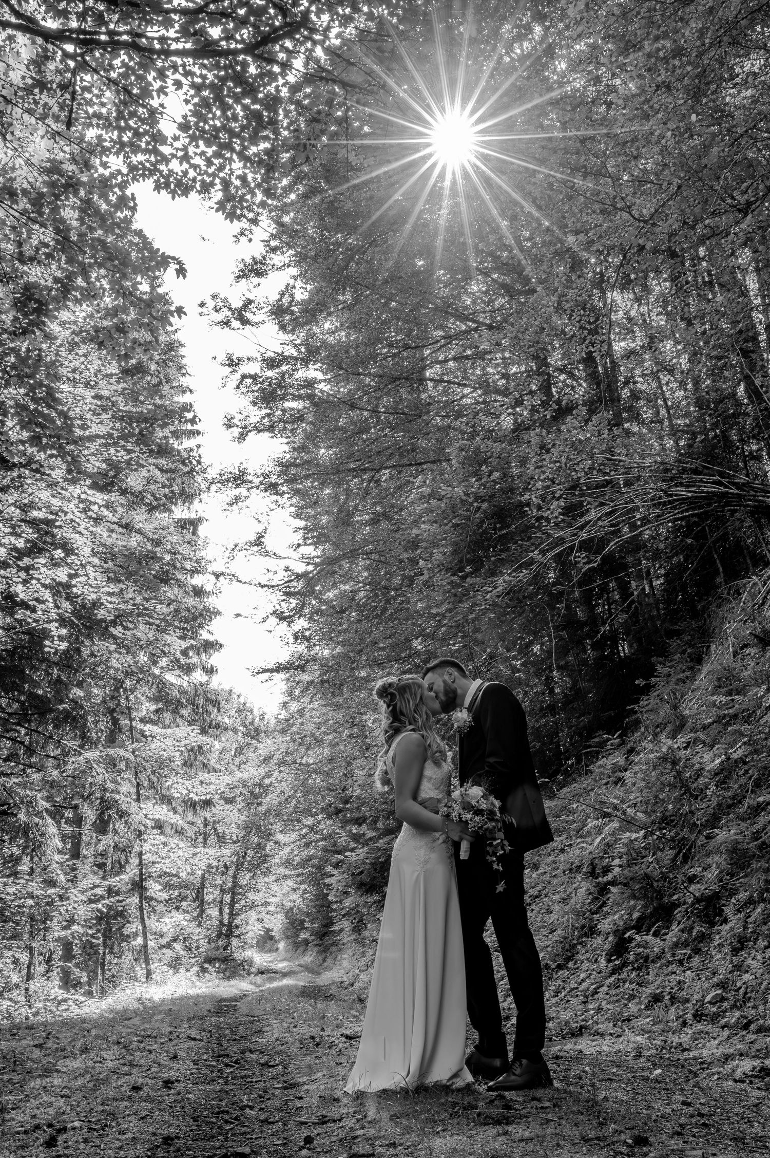 Hochzeit, verlobt, Hochzeitsfotografie, Hochzeitsfoto, Fotograf, Brautstrauss, Braut, Brautpaar, Wald, Forever, Heiraten, bräutigam, Ringe