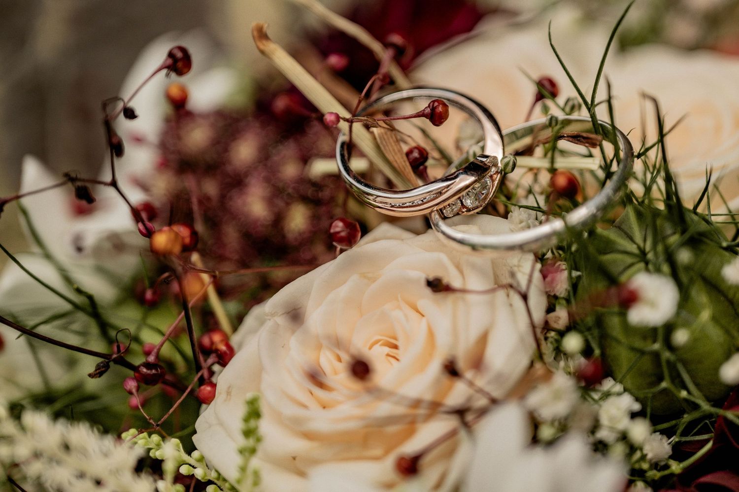 Hochzeit in den Bergen, Hochzeit, Alpen, Schweiz, Berge, Liebe, Heiraten, Love, Berner Oberland, Hochzeitsfotografin, Braut, Bräutigam, Ring