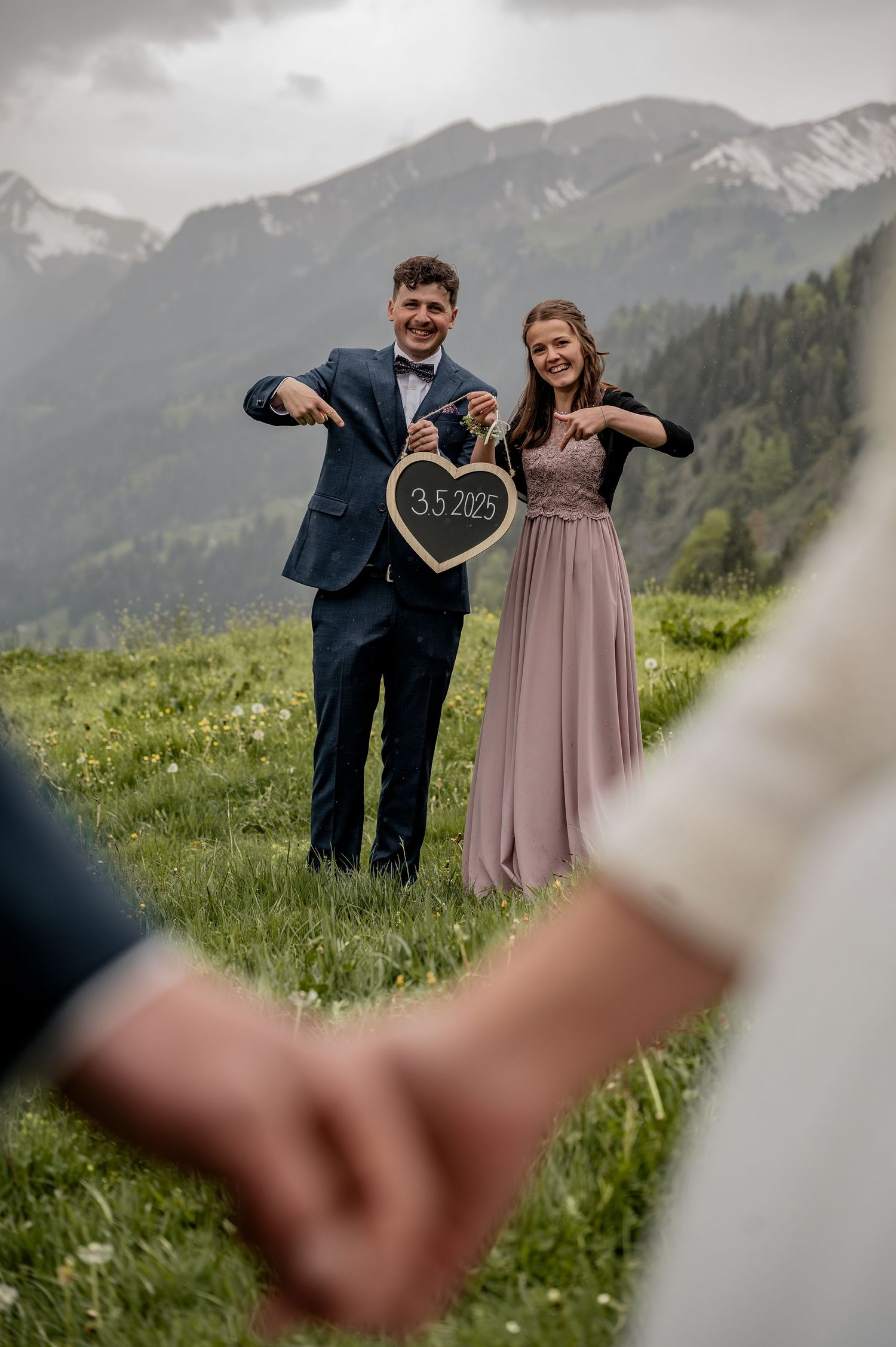 Hochzeit in den Bergen, Hochzeit, Alpen, Schweiz, Berge, Liebe, Heiraten, Love, Berner Oberland, Hochzeitsfotografin, Braut, Bräutigam, Ring
