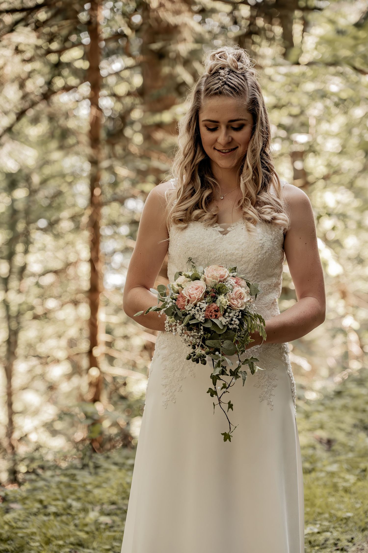 Hochzeit, verlobt, Hochzeitsfotografie, Hochzeitsfoto, Fotograf, Brautstrauss, Braut, Brautpaar, Wald, Forever, Heiraten, bräutigam, Ringe