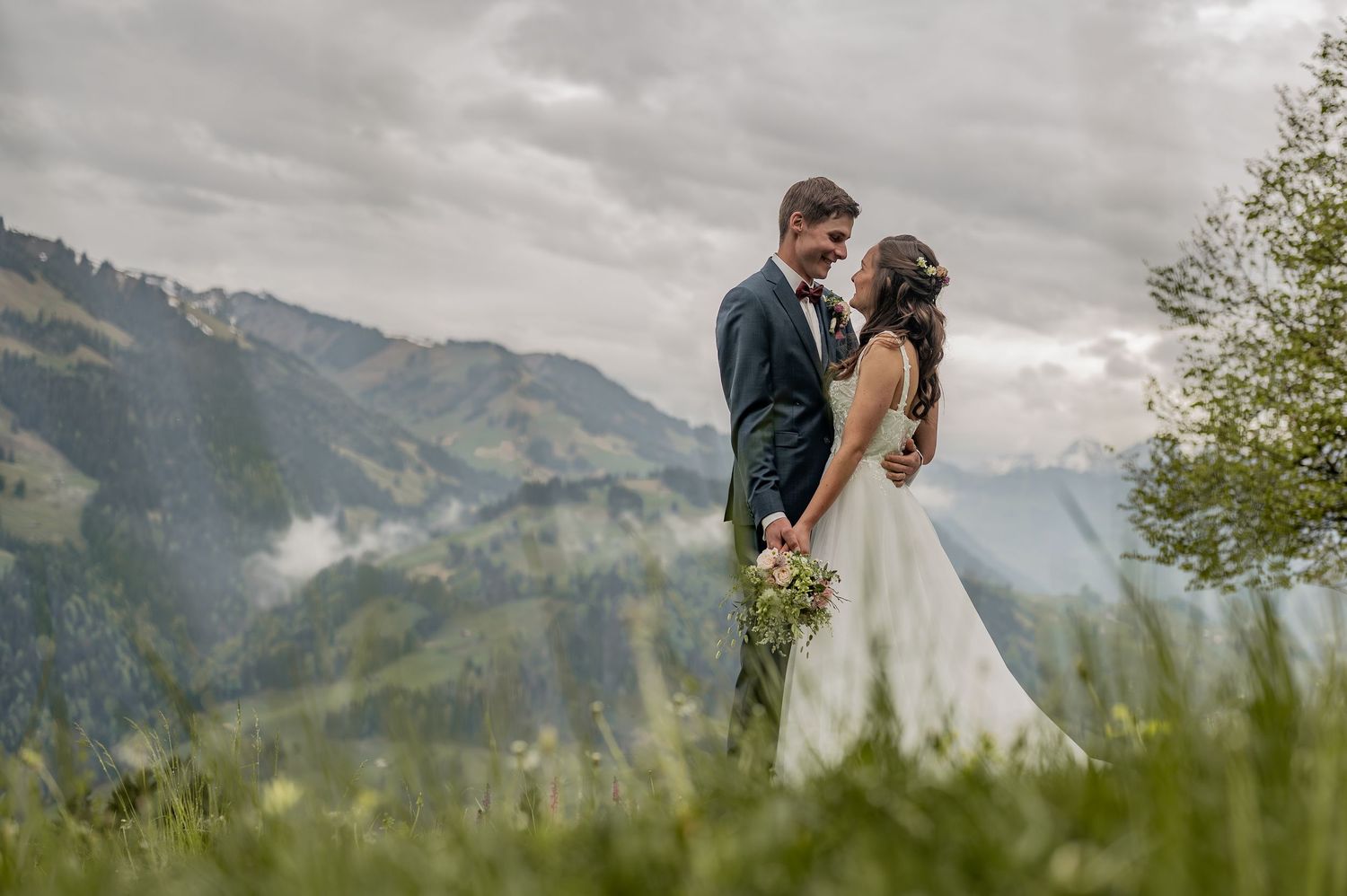 Hochzeit in den Bergen, Hochzeit, Alpen, Schweiz, Berge, Liebe, Heiraten, Love, Berner Oberland, Hochzeitsfotografin, Braut, Bräutigam, Ring