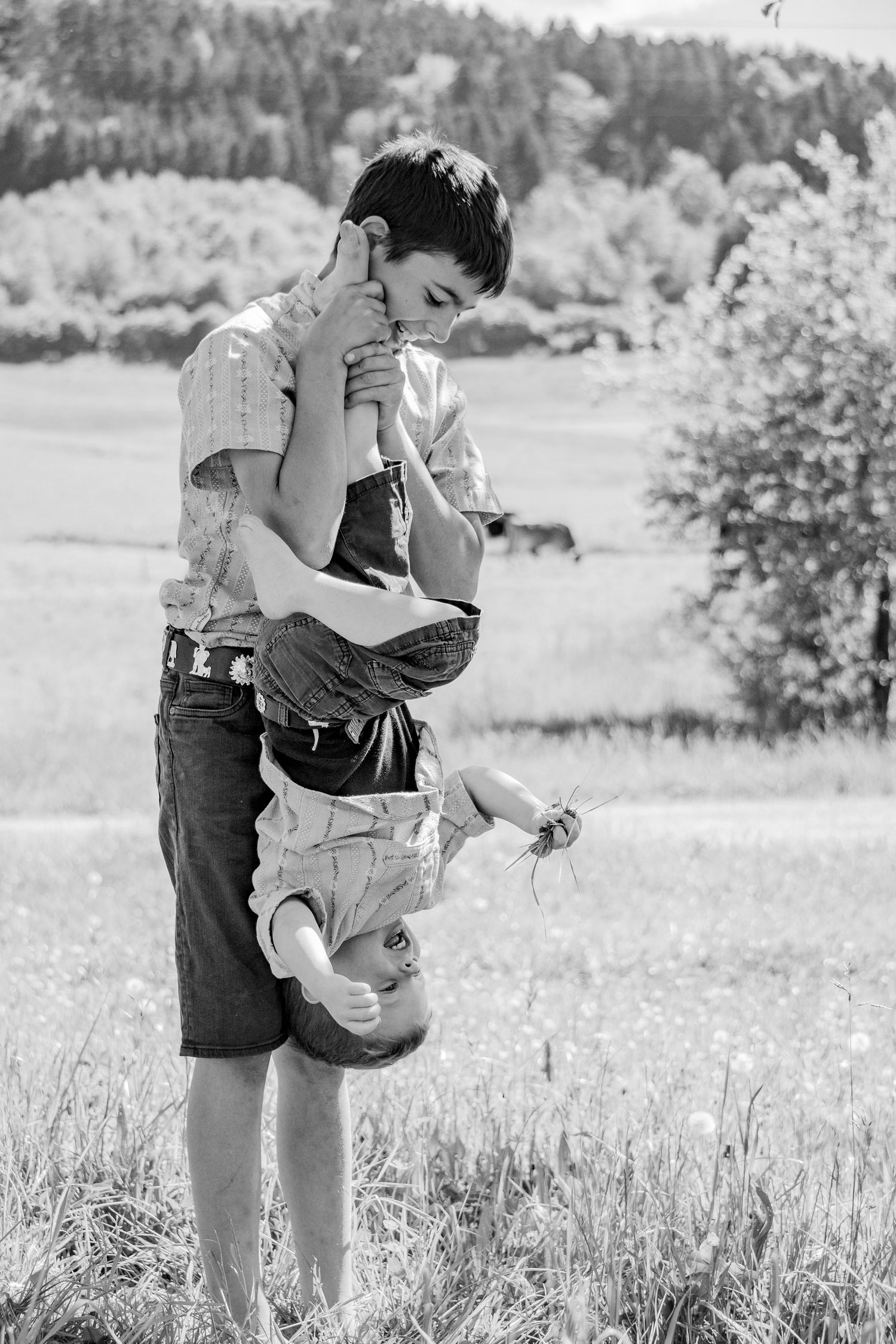 Kinder, Kindershooting, Toggenburg, Kinderfotografie, Shooting, happy, Natur, Photoraphy, happykids,Edelweisshemd, Geschwister, Kinderlachen