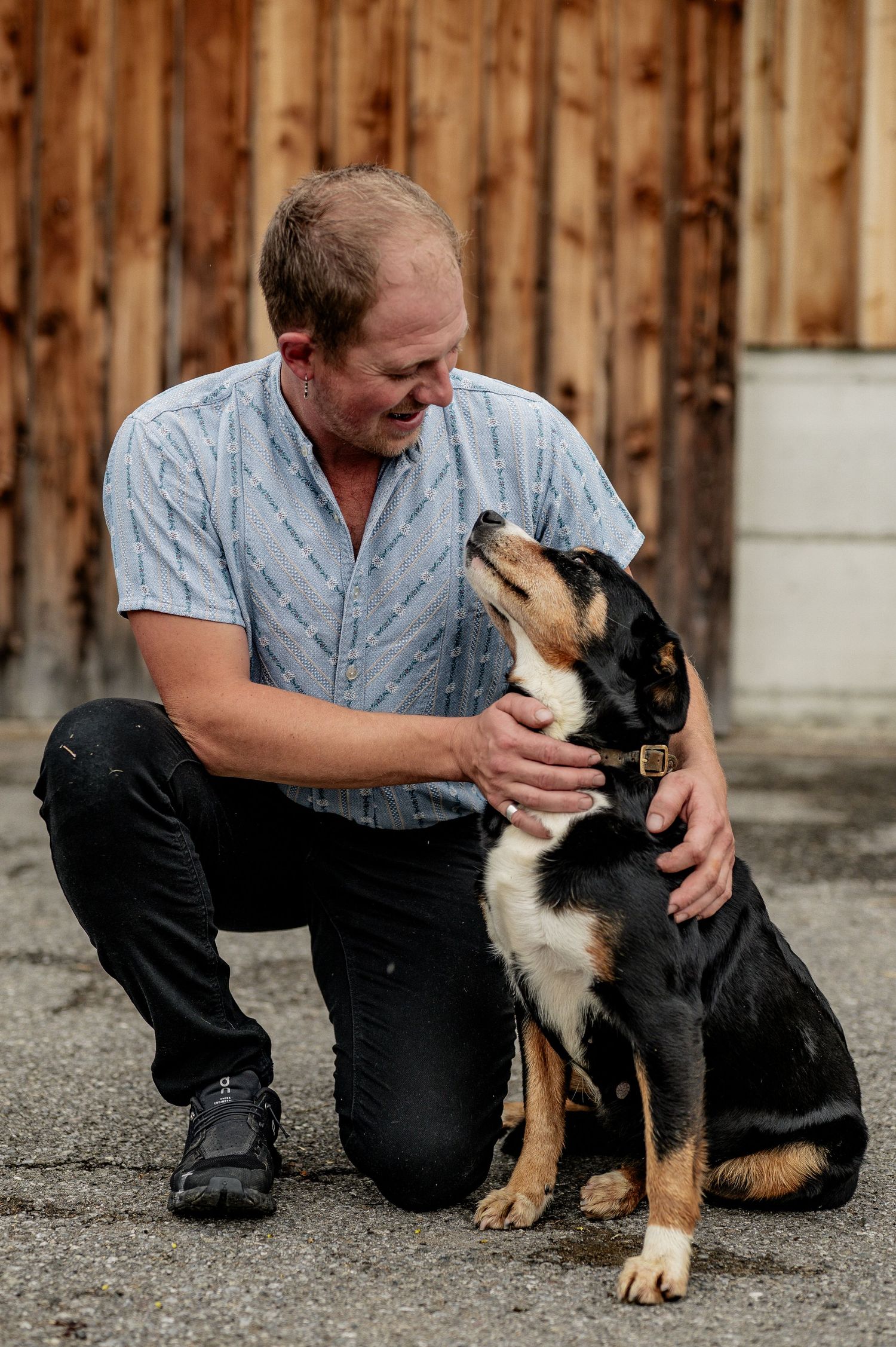 Urchig, Paarshooting, Familienfoto, Liebe, Hund, Shooting, Fotoshooting, Familieshooting, Hochzeitsfotograf, Fotografin, Natur, Appenzell