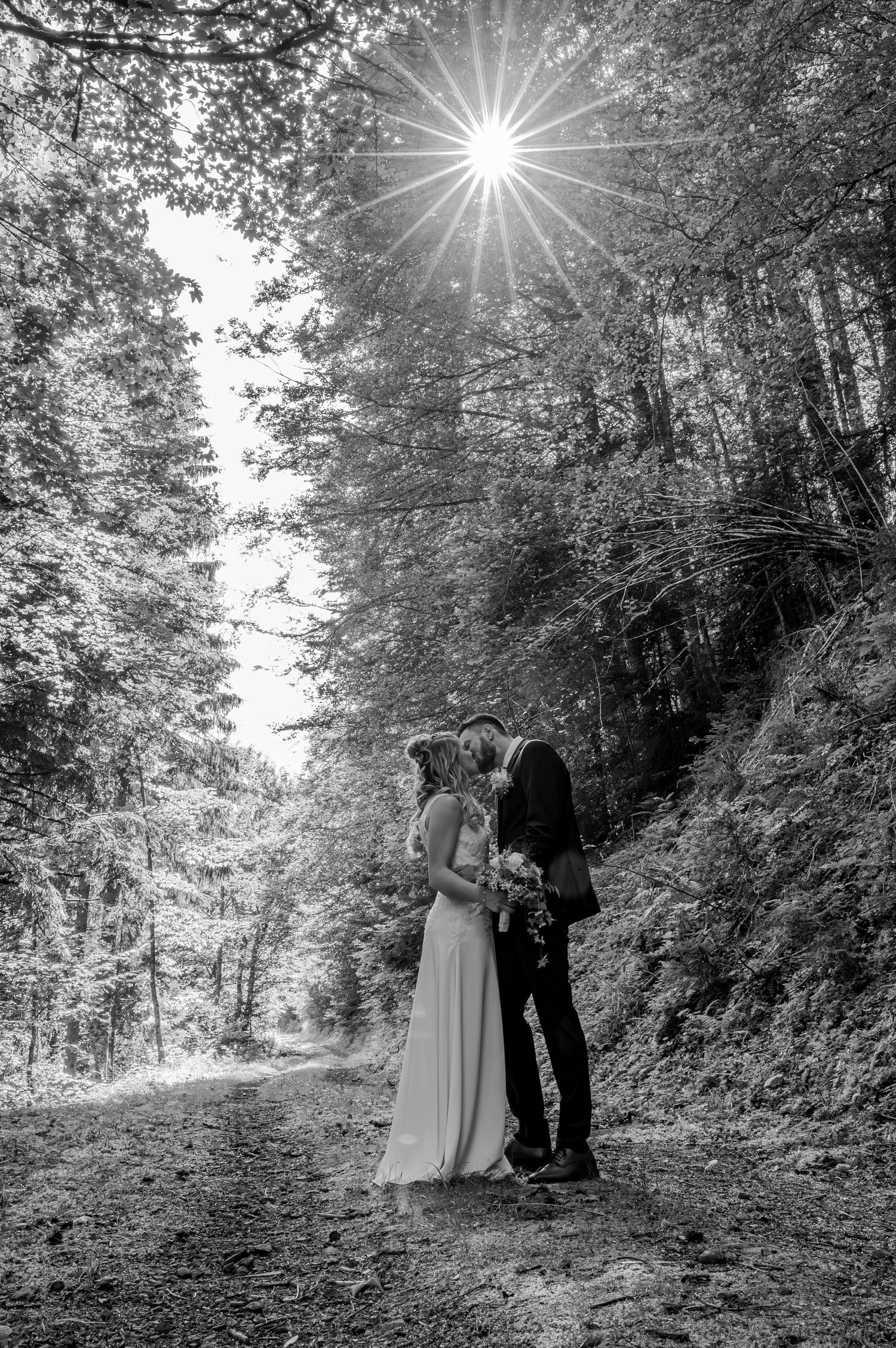 Hochzeit, Sonne, Hochzeitsfotografie, Hochzeitsfoto, Fotograf, Brautstrauss, Braut, Brautpaar, Wald, Forever, Heiraten, bräutigam, Ringe