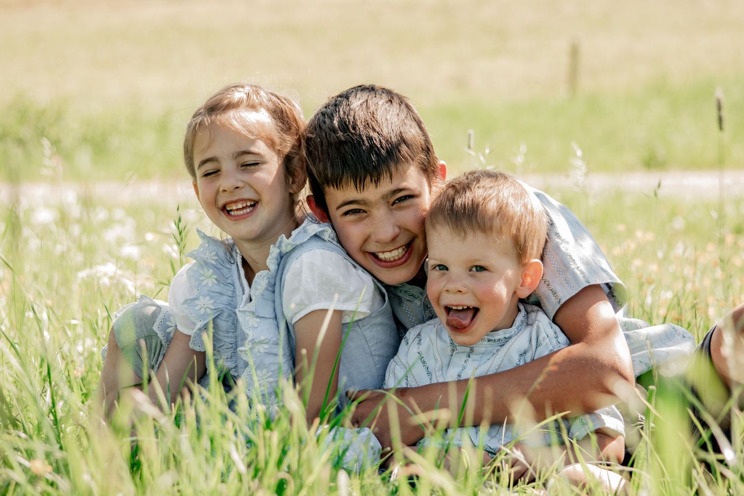 Kinder, Kindershooting, Toggenburg, Kinderfotografie, Shooting, happy, Natur, Photoraphy, happykids,Edelweisshemd, Geschwister, Kinderlachen