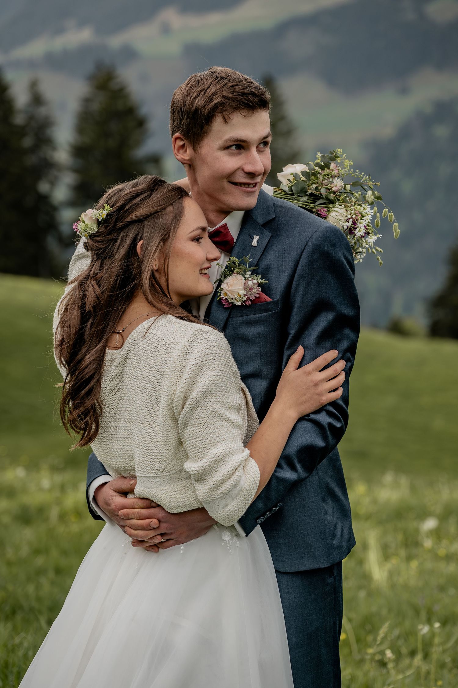 Hochzeit in den Bergen, Hochzeit, Alpen, Schweiz, Berge, Liebe, Heiraten, Love, Berner Oberland, Hochzeitsfotografin, Braut, Bräutigam, Ring