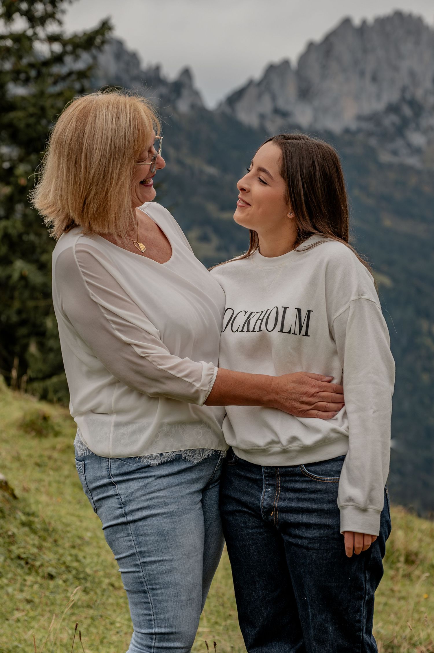 Familieshooting,Gastlosen Berge, Family, Familie, Shooting, Geschwister, Natur, freiburg, jaun,Heimat, Tochter und Mutter, Eltern, Ehe,happy