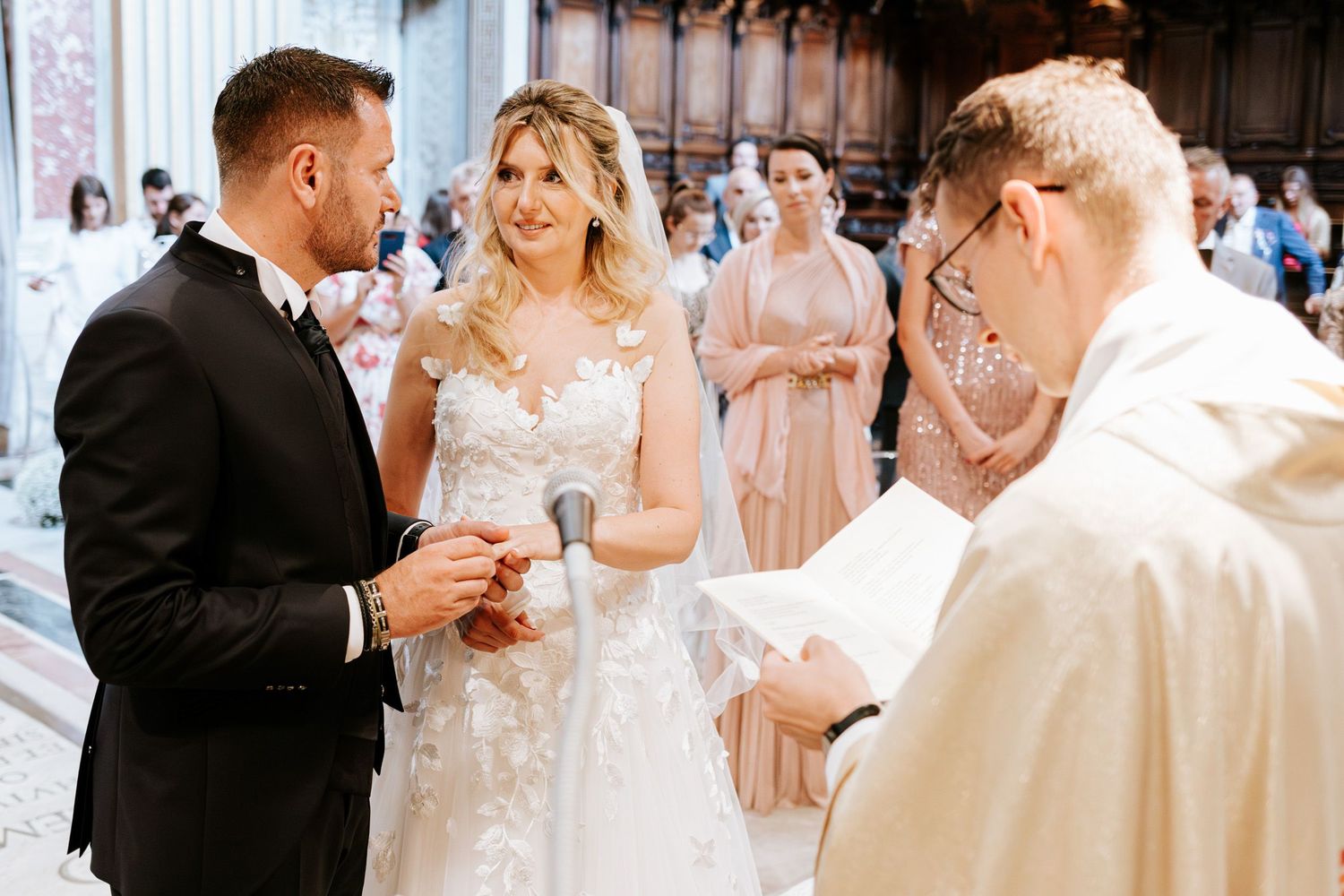 Fotografo di matrimoni e ritrati #weddingphotographer #luxurywedding #weddingvatican #tuscanyphotographer #italywedding #romephotographer