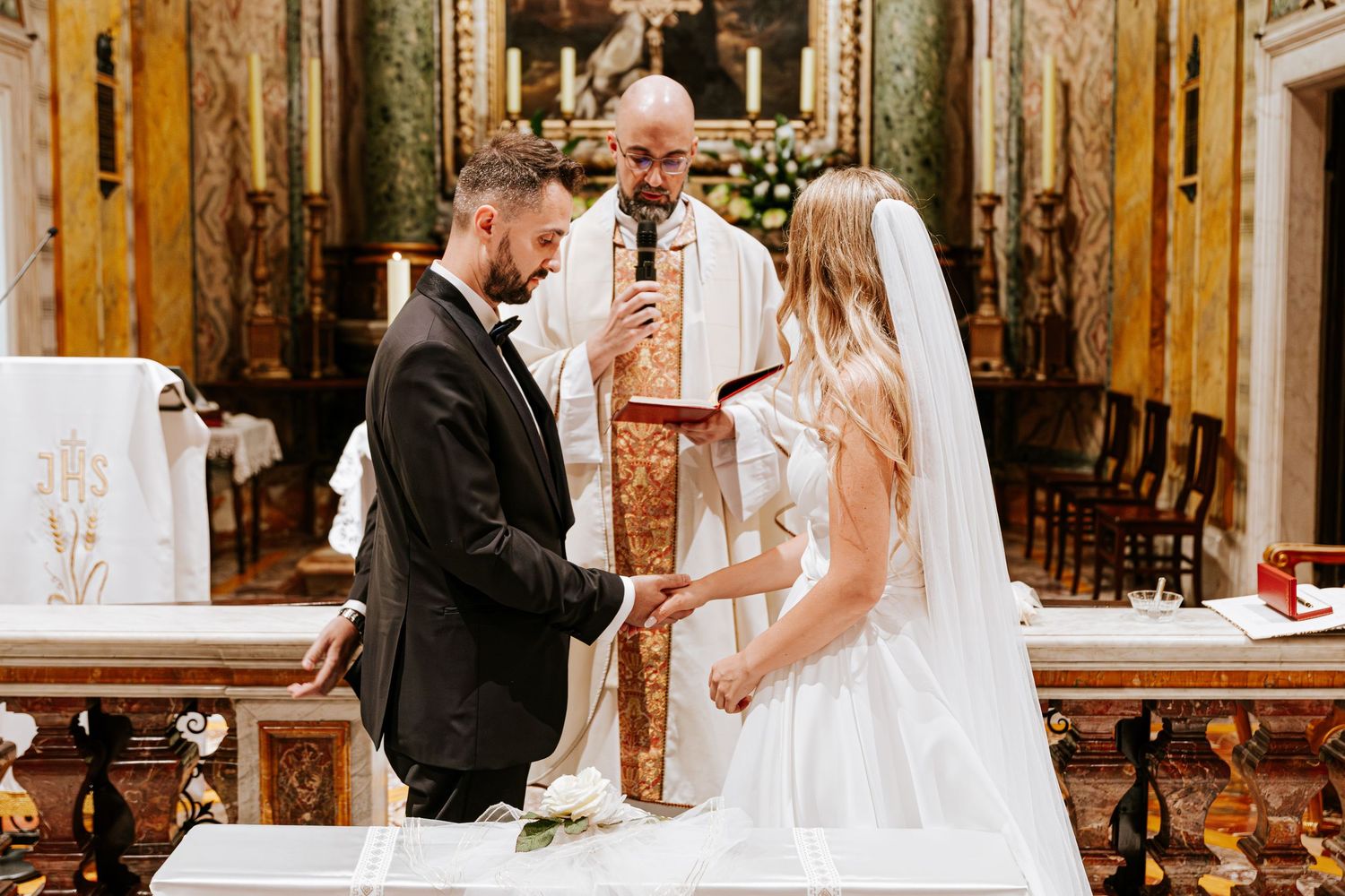 Fotografo di matrimoni e ritrati #weddingphotographer #luxurywedding #weddingvatican #tuscanyphotographer #italywedding #romephotographer