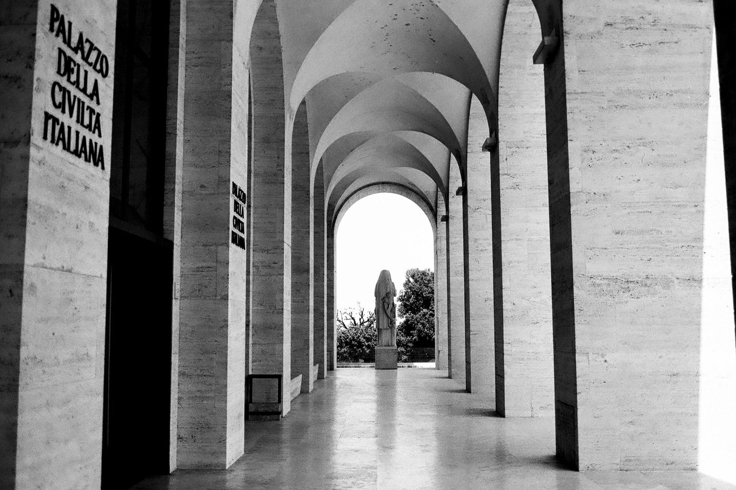 Fotografo di matrimoni e ritratti di lusso con sede a Roma. 
Rome Portrait Experience, Portrait Studio.
Roma, Toscana, Amalfi.