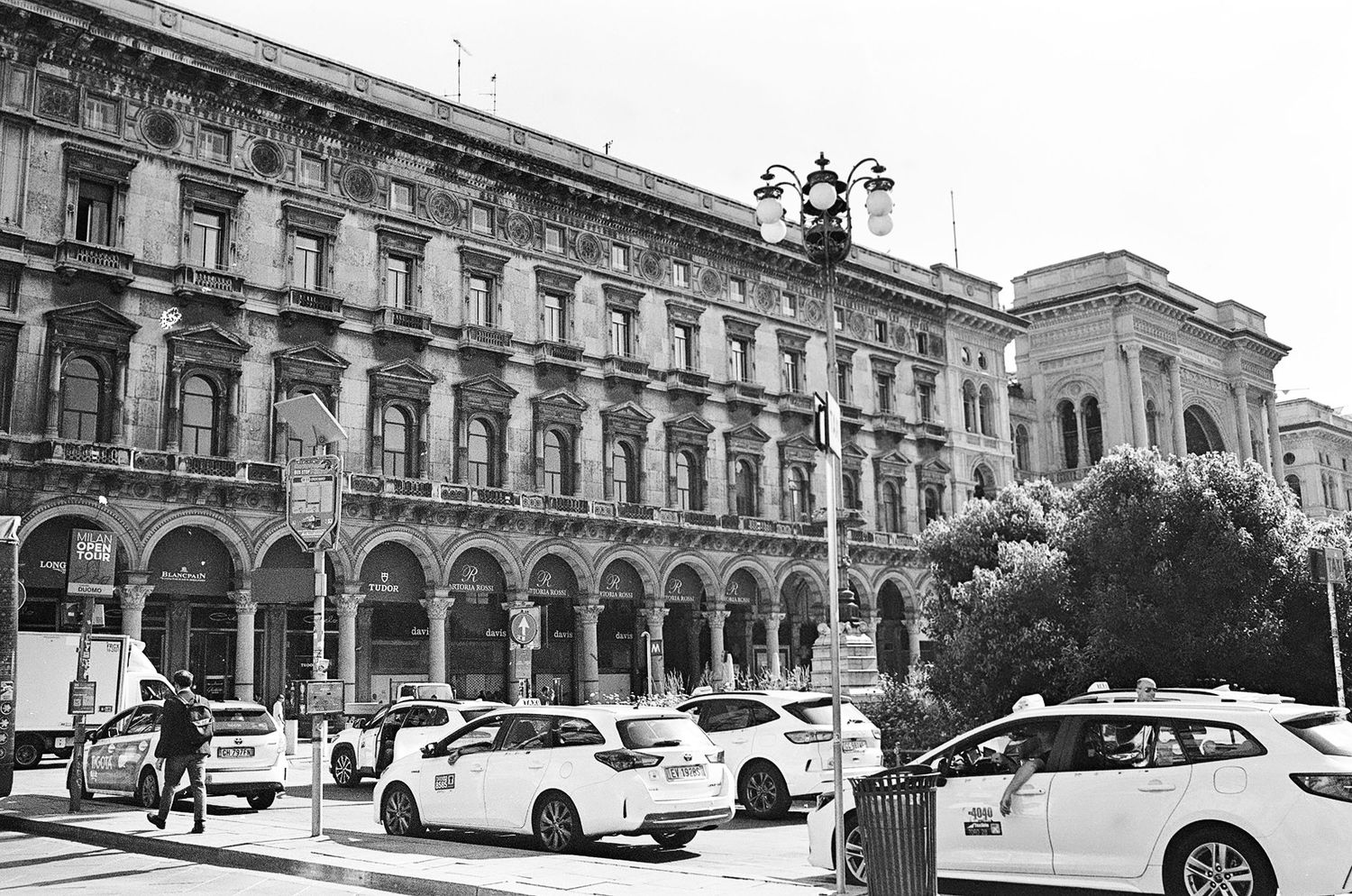 Fotografo di matrimoni e ritratti di lusso con sede a Roma. 
Rome Portrait Experience, Portrait Studio.
Roma, Toscana, Amalfi.