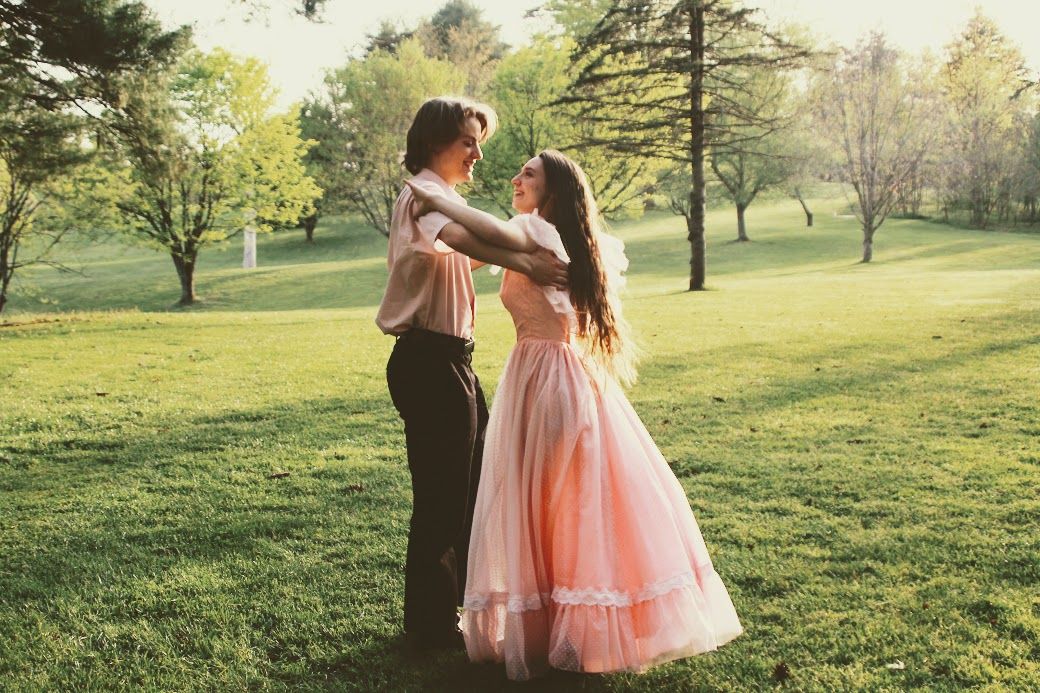 Couple dancing together in Bristol, TN.