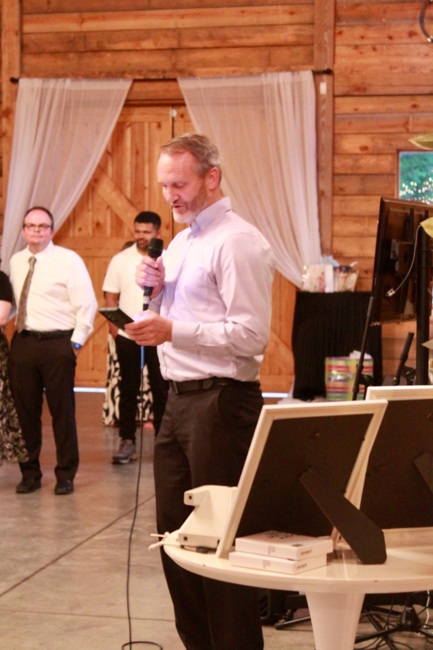 Dad of the bride reading his speech.