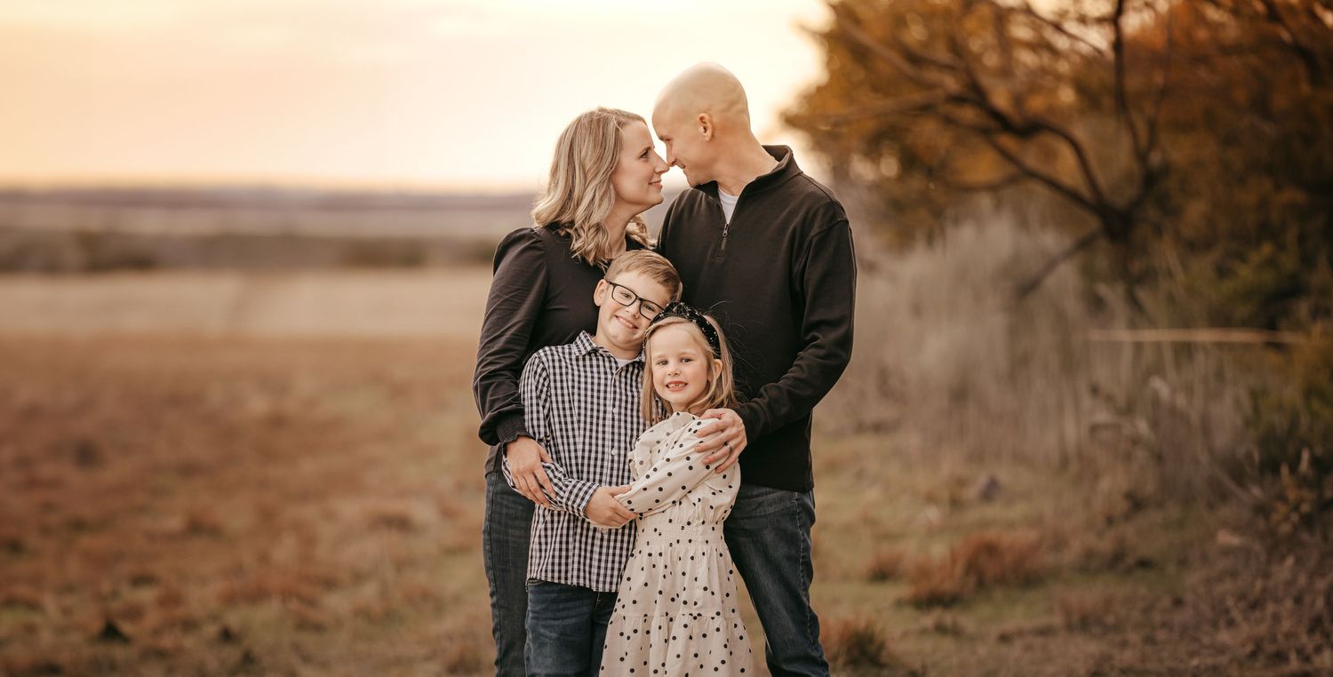 Altus Lawton Medicine Park Quartz Mountain State Park, Family Photoshoot Session, siblings mother, fields, Oklahoma sunset, trails