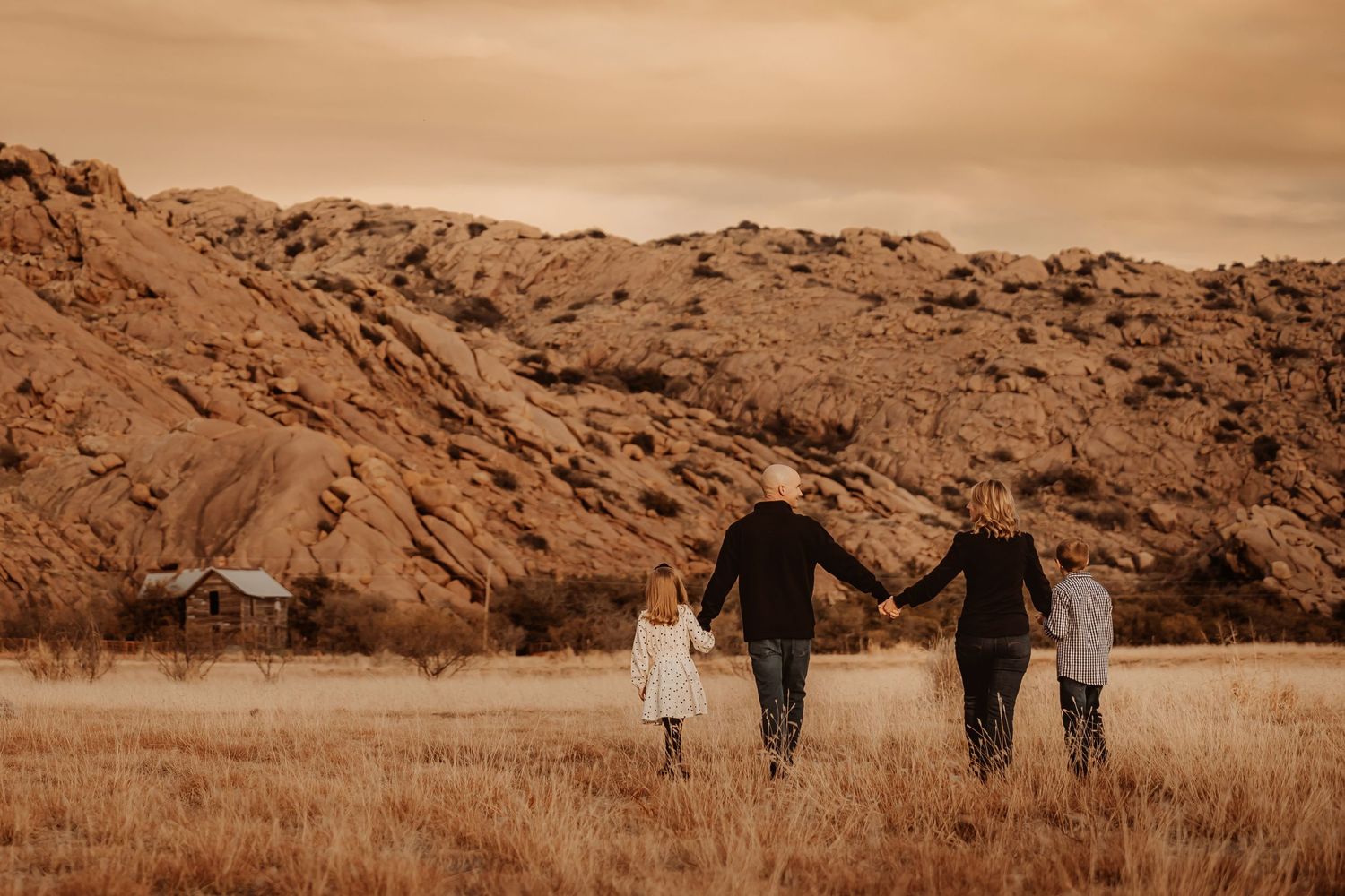 Altus Lawton Medicine Park Quartz Mountain State Park, Family Photoshoot Session, siblings mother, fields, Oklahoma sunset, trails