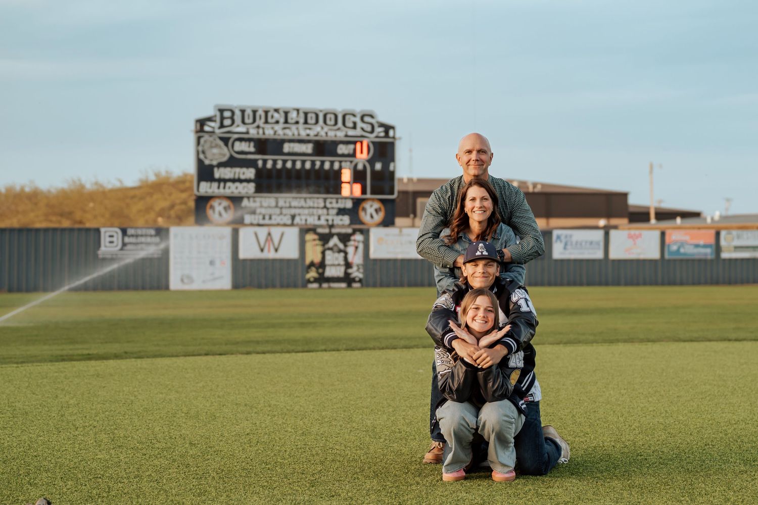 Family photoshoot session, Downtown, Oklahoma, Mother son daughter father, Marshall Family, Bulldogs, Altus High School AHS OK, Kiwanis Park