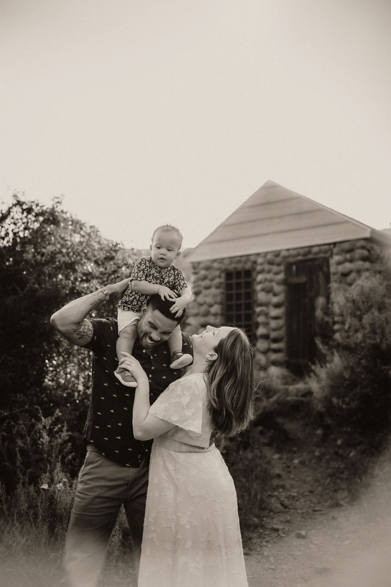 Quartz Mountain State Park Trail Oklahoma GIttens Family Session, Motherhood fatherhood son portraits photoshoot