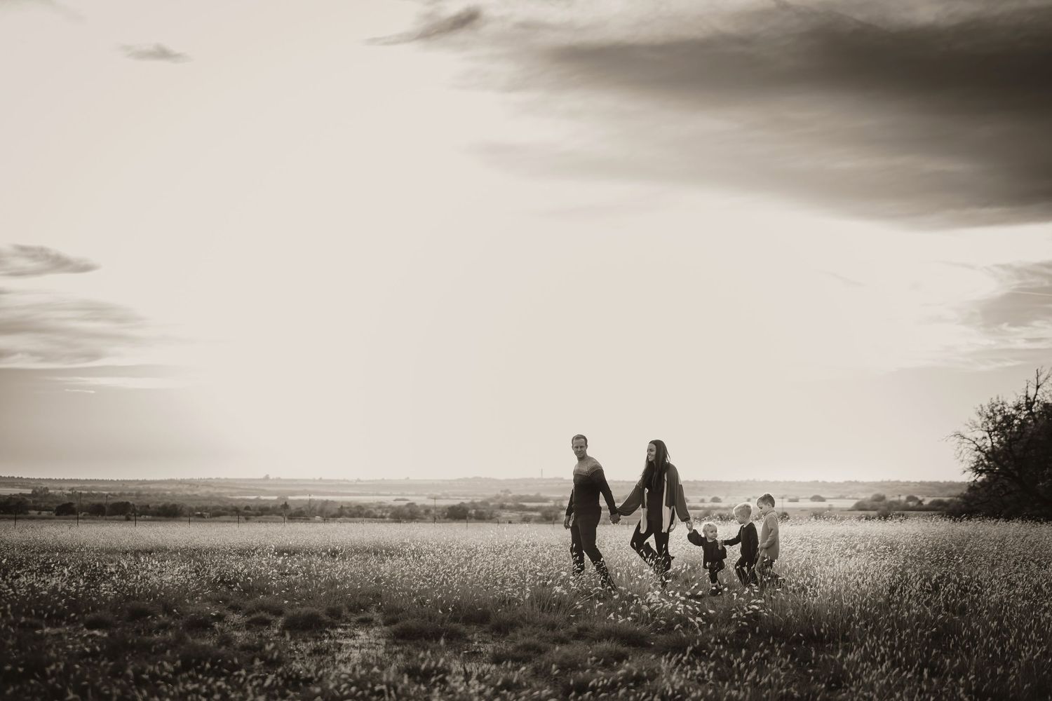 Altus Lawton Medicine Park Quartz Mountain State Park, Family Photoshoot Session, siblings mother, fields, Oklahoma sunset, trails