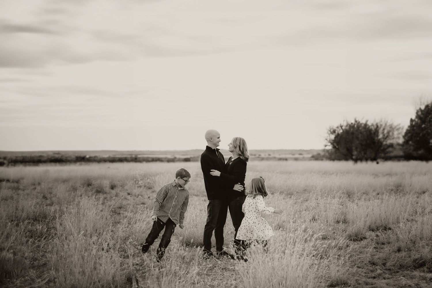 Altus Lawton Medicine Park Quartz Mountain State Park, Family Photoshoot Session, siblings mother, fields, Oklahoma sunset, trails