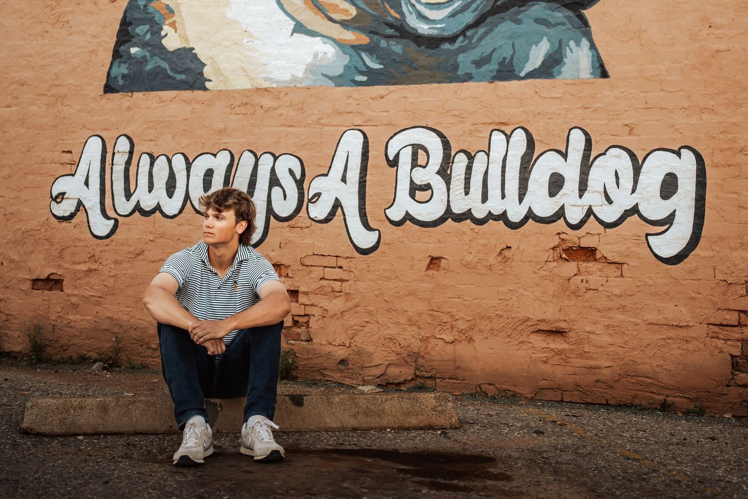 Senior photoshoot session, Downtown, Oklahoma, Griffin Marshall, Lindsay McKenzie mural, Bulldogs, Altus High School AHS OK