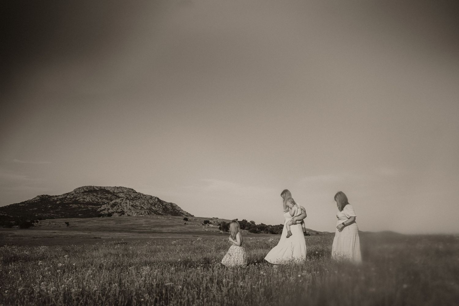 Wichita Wildlife Mountains Refuge Altus Oklahoma Family Motherhood Session Photoshoot, Lawton, Indiahoma, Medicine Park, Sisters
