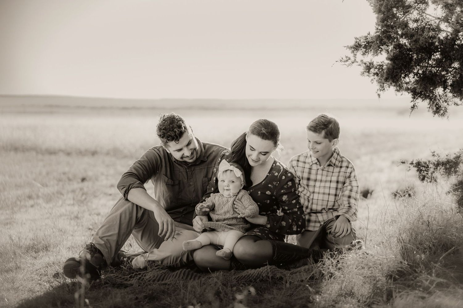 Altus Lawton Medicine Park Quartz Mountain State Park, Family Photoshoot Session, siblings mother, fields, Oklahoma sunset, trails, baby