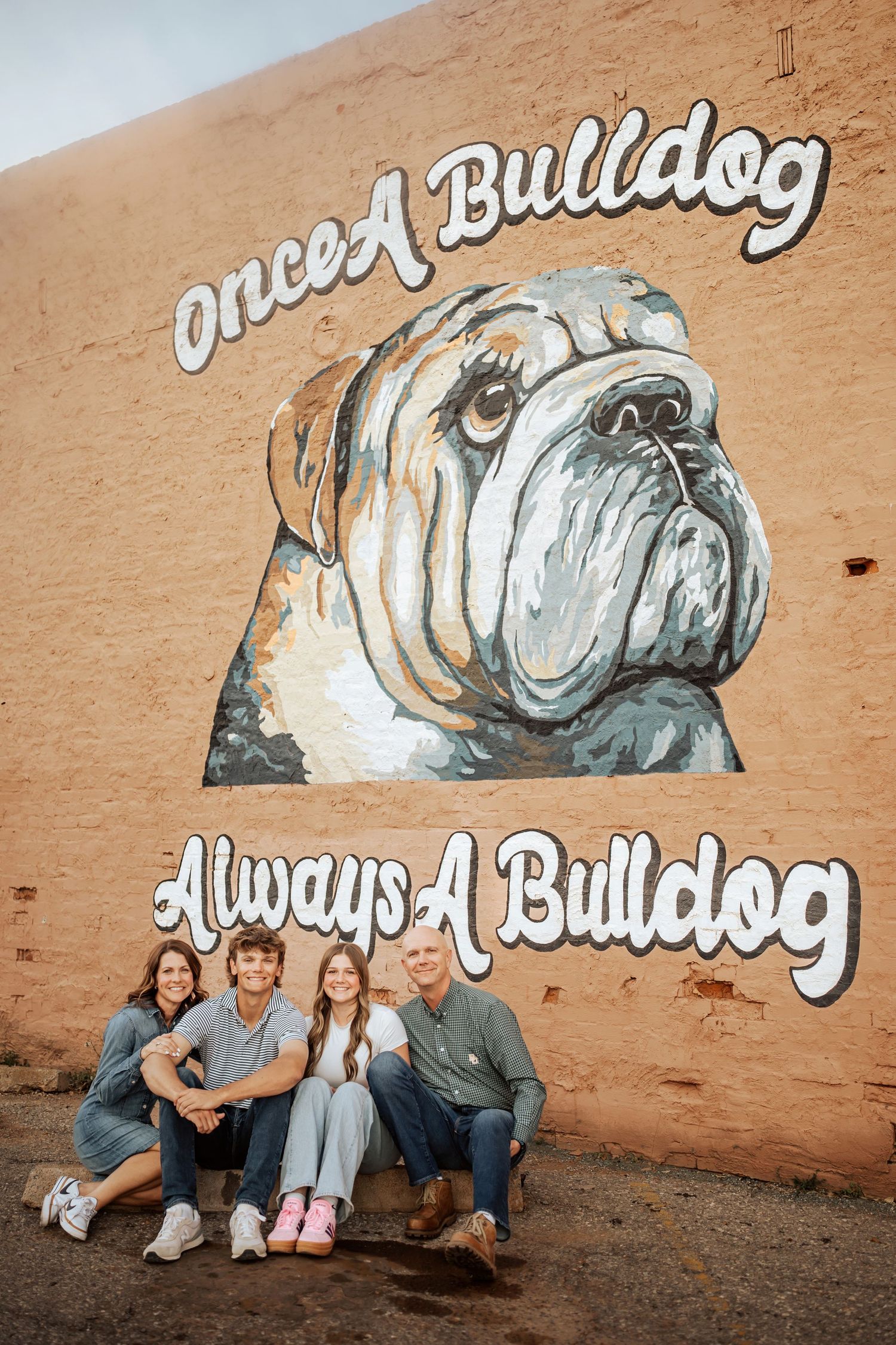 Family photoshoot session, Downtown, Oklahoma, Family mother son daughter father, Lindsay McKenzie mural, Bulldogs, Altus High School AHS OK